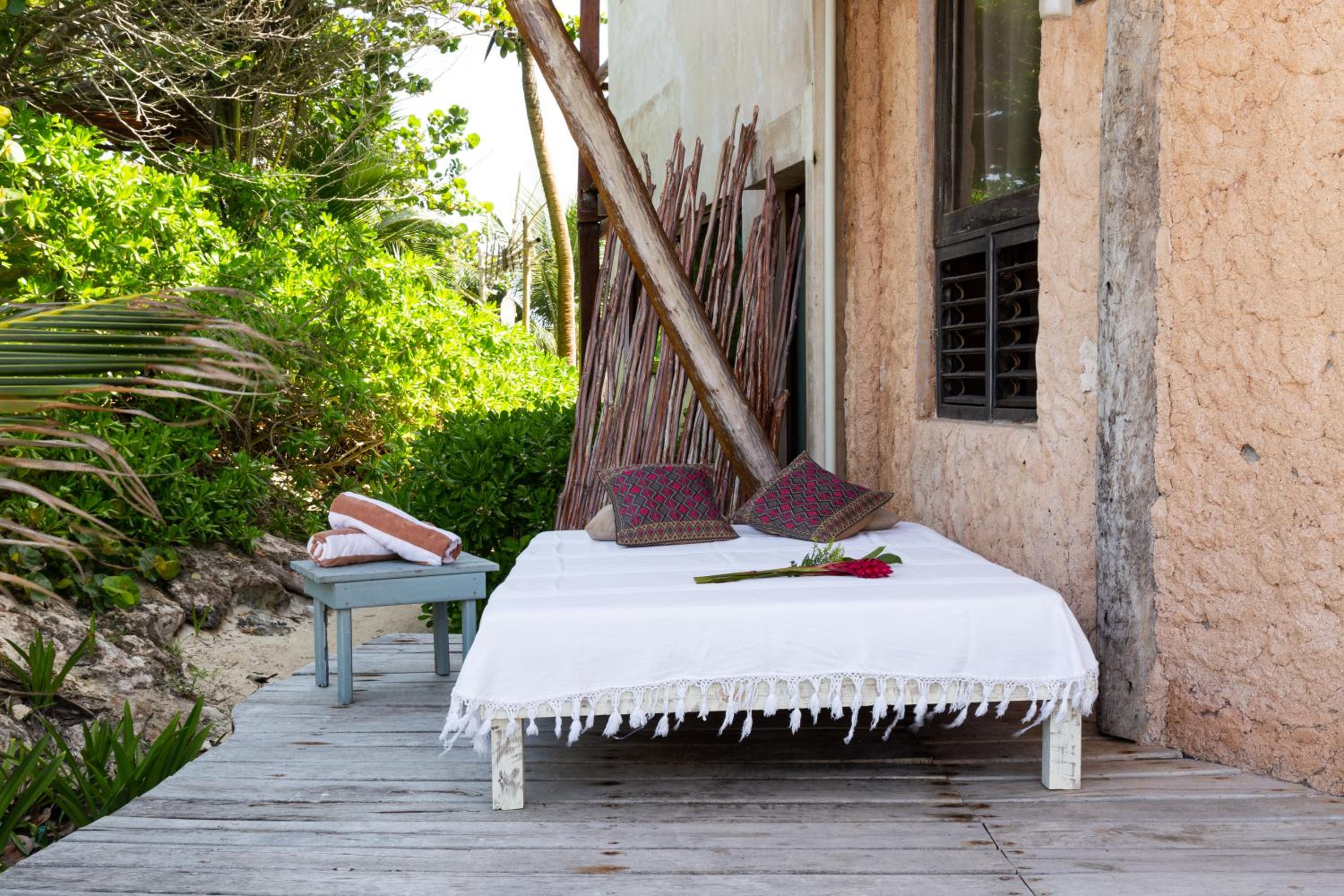 Master Suite Ocean Front king size bed - Photo 10