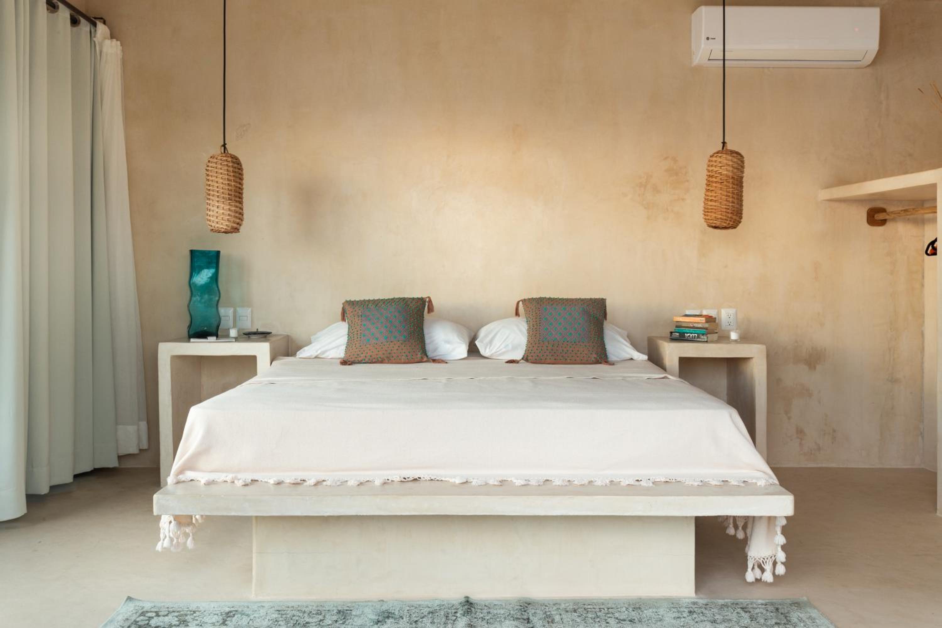 Master Deluxe Oceanfront king size bed with plunge pool and terrace - Photo 8