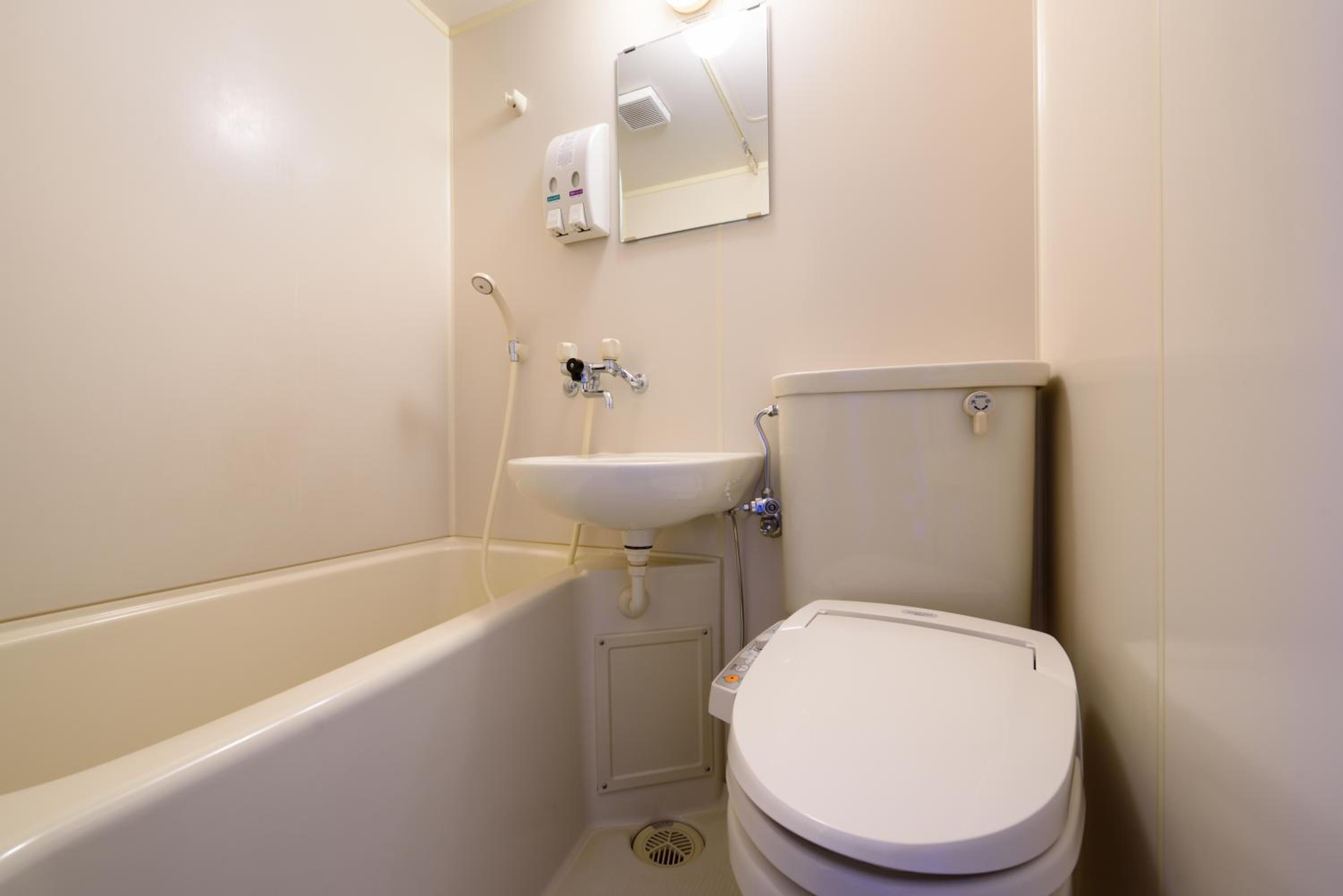 Small Double Room - Smoking - Photo 3