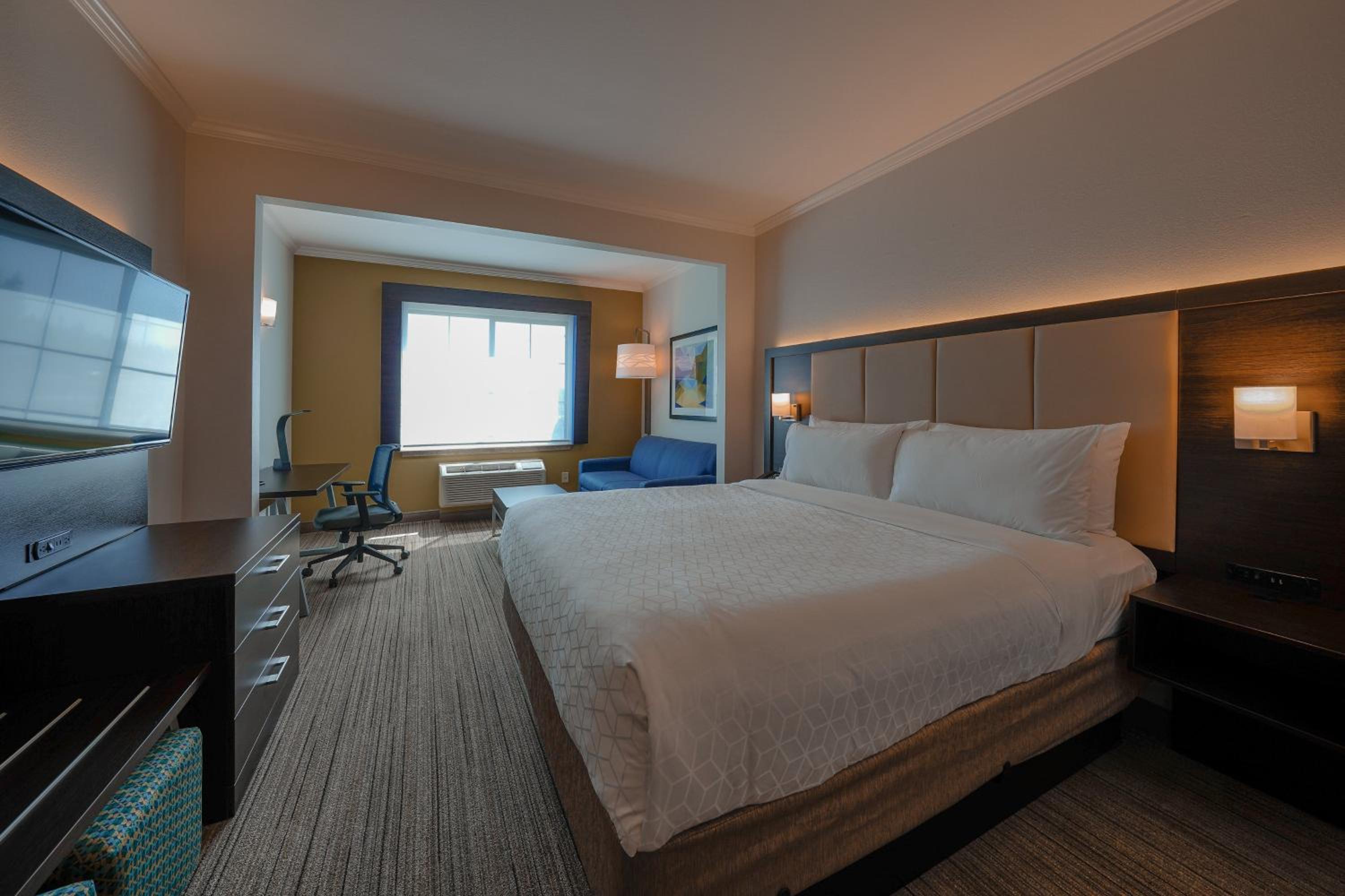 King Suite - Photo 2