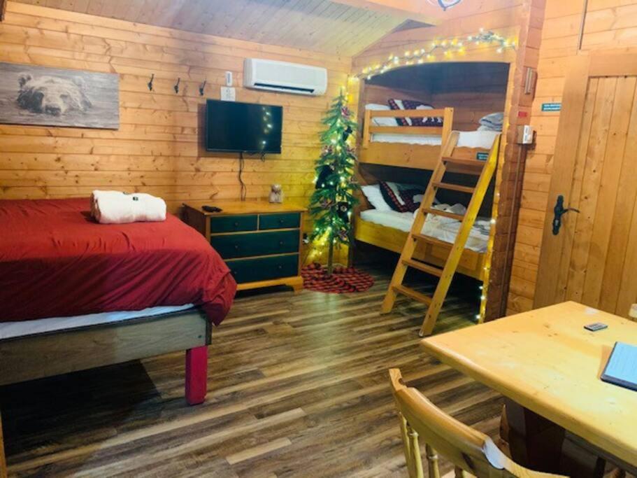 One-Bedroom House - Photo 21