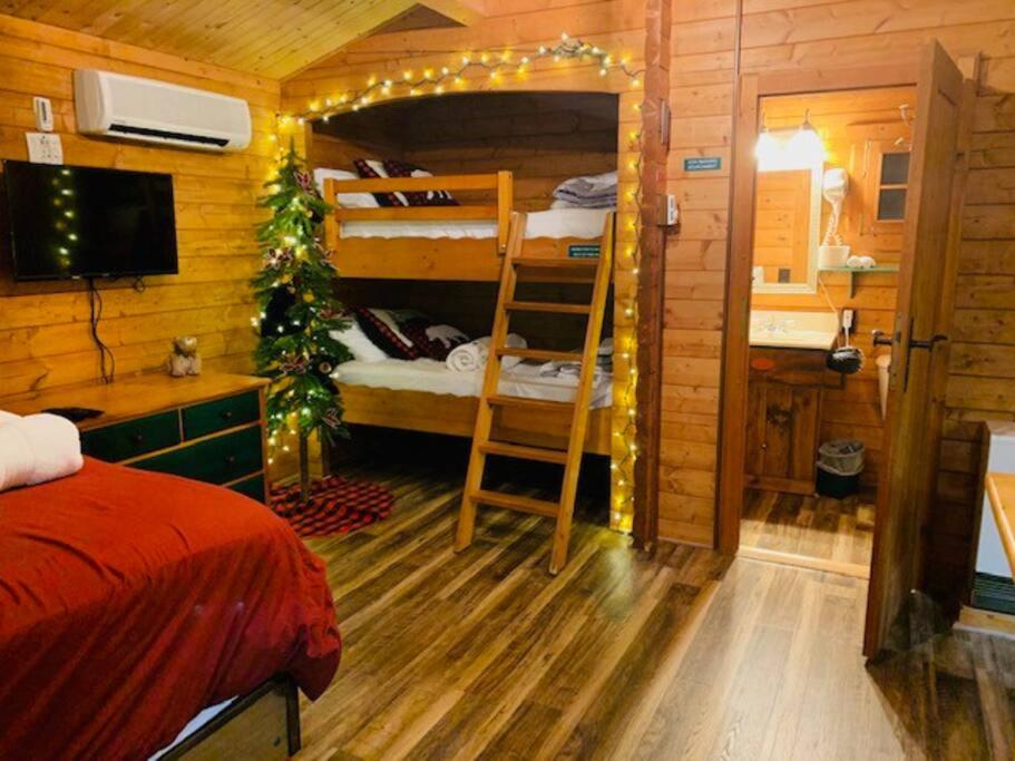 One-Bedroom House - Photo 22
