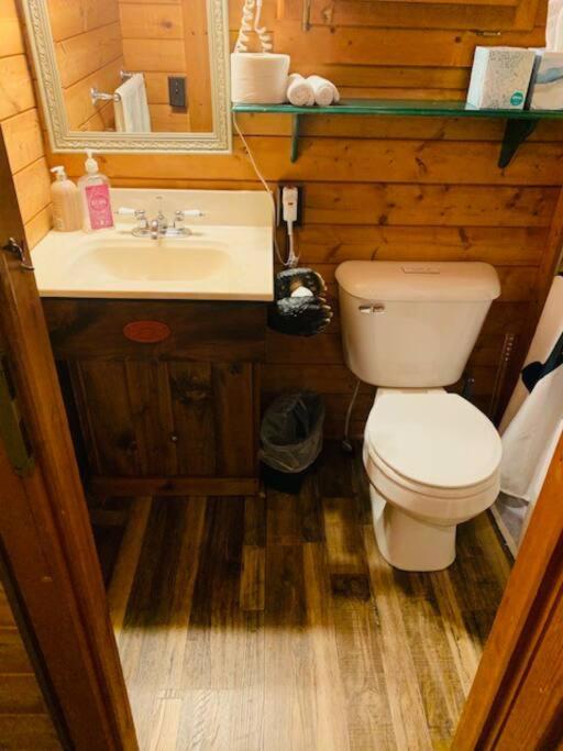 One-Bedroom House - Photo 8