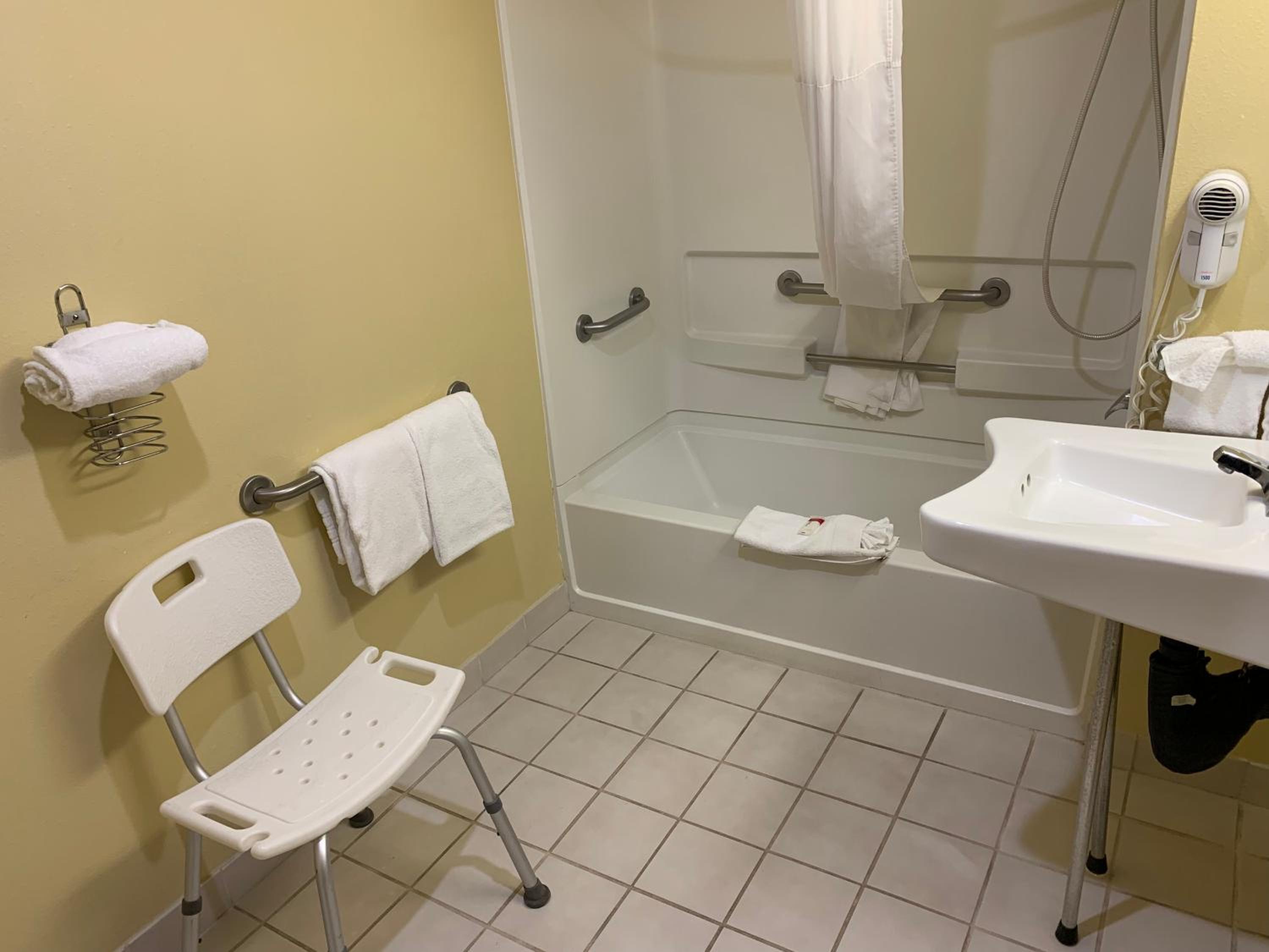 Queen Room - Disability Access/Non-Smoking - Photo 4