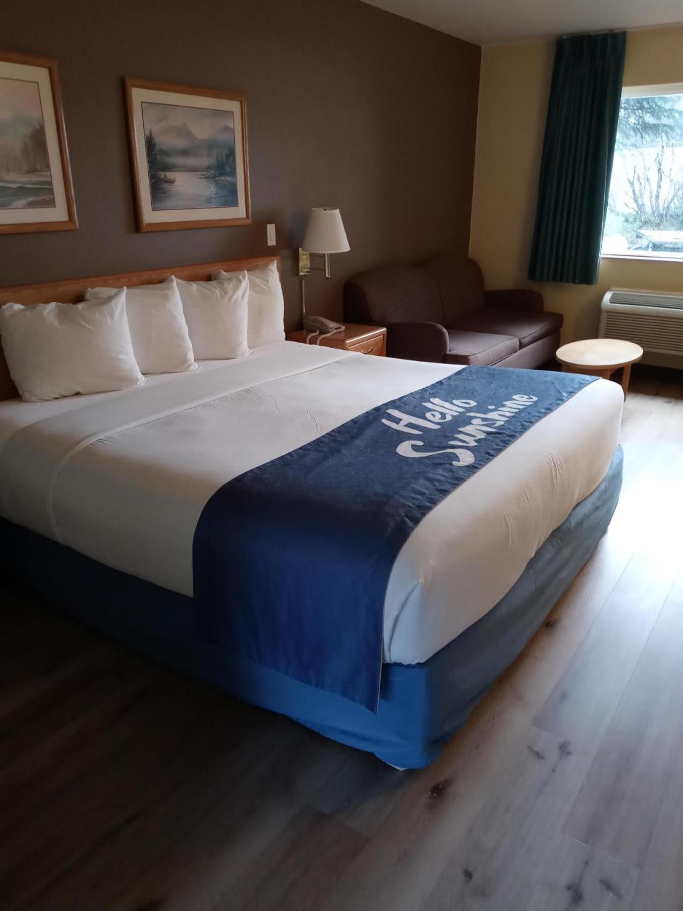 King Room - Non-Smoking - Photo 1