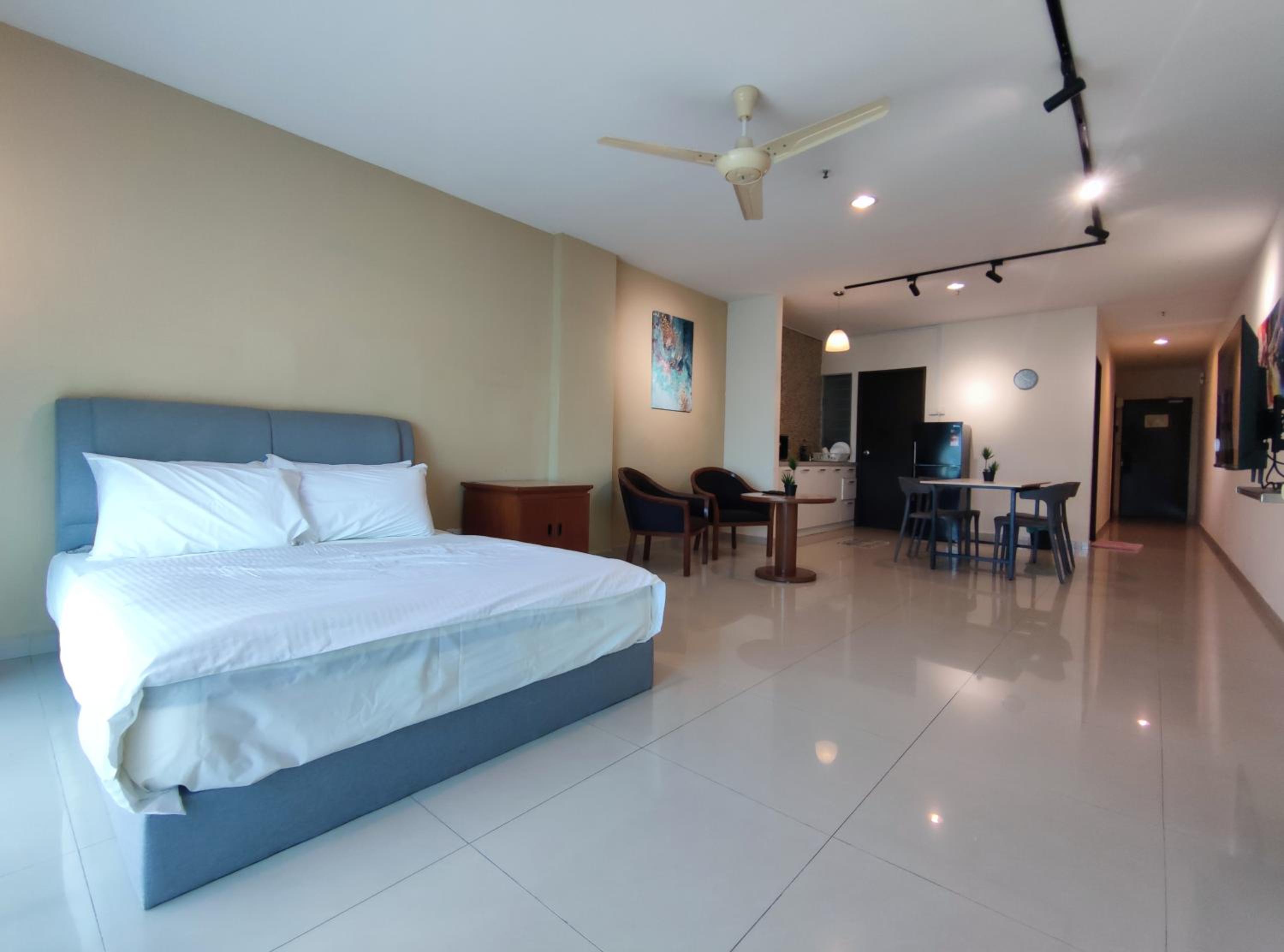 Apartment With Lake View photo 3