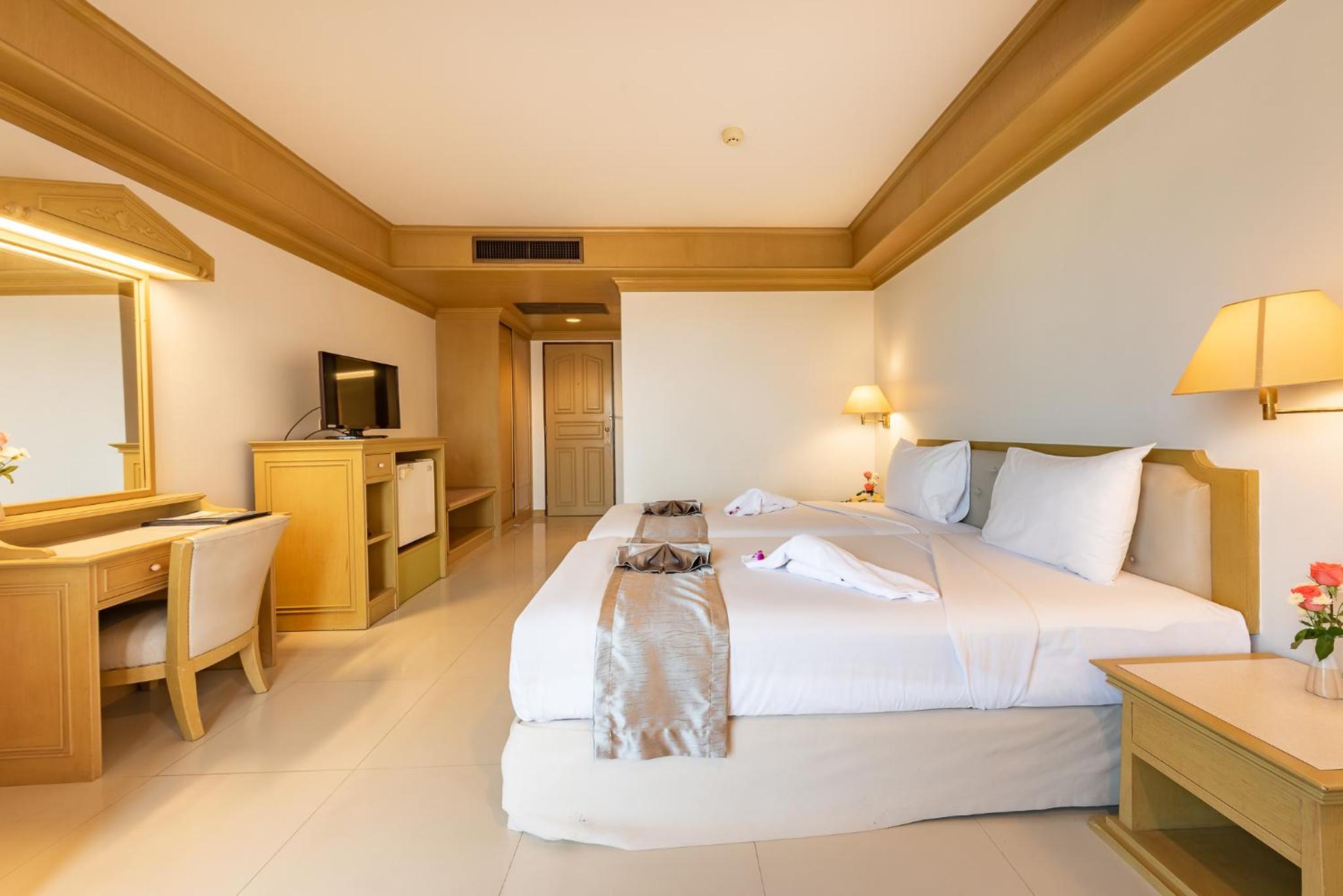 Deluxe Double Room - Photo 9