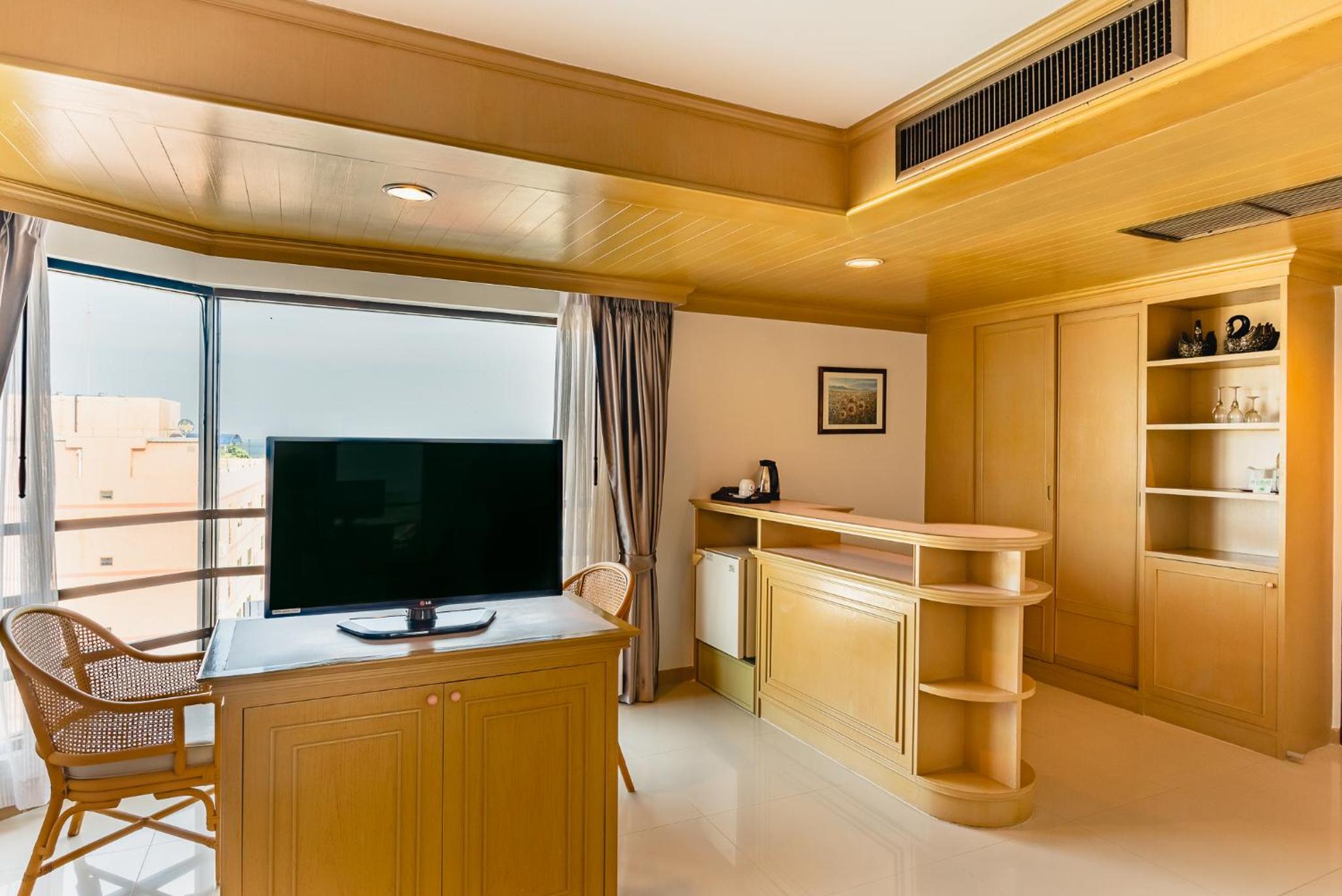 Executive Double Room (No Balcony) - Photo 2