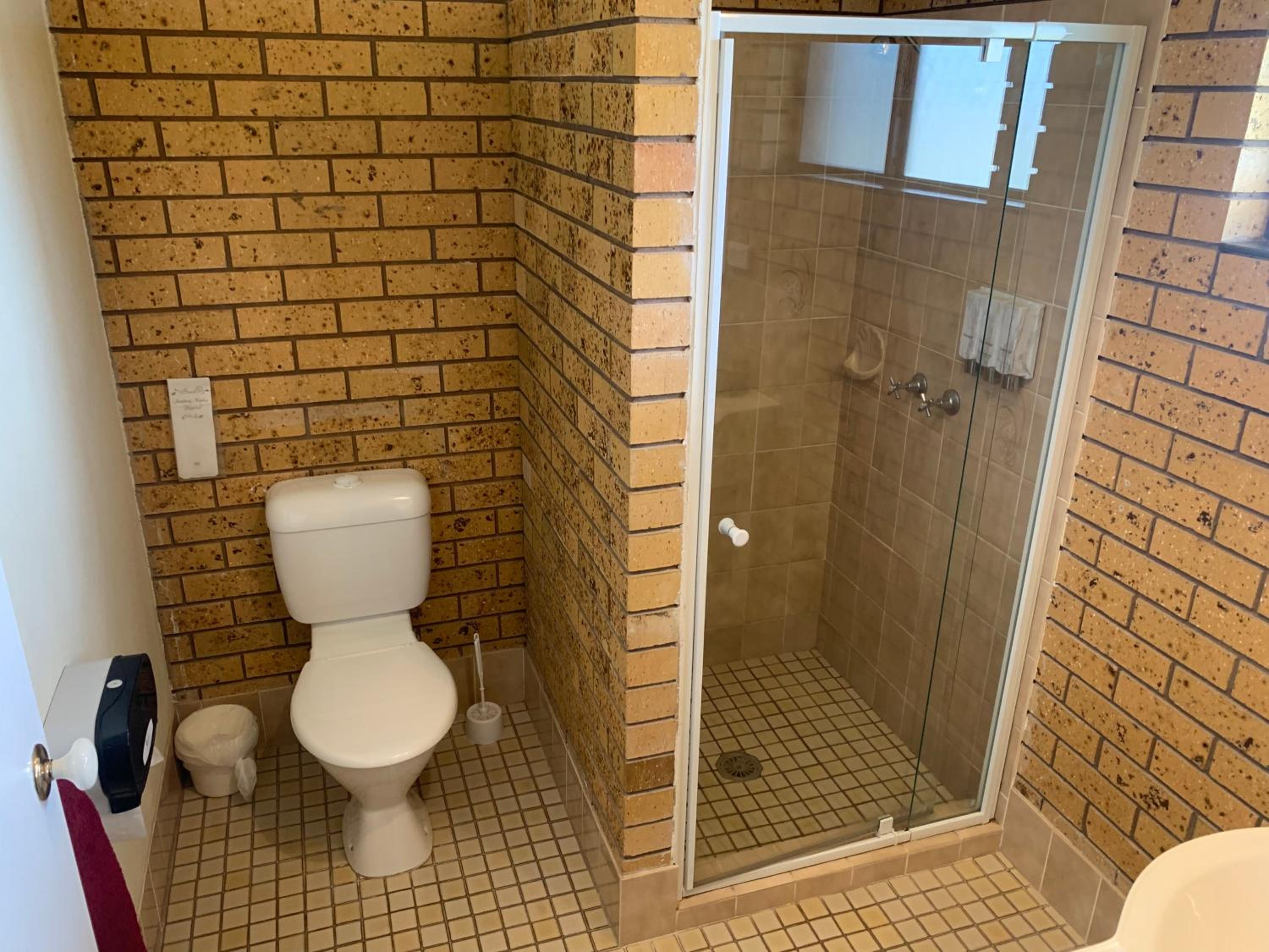 Small Family Room (2 Adults + 1 Child) photo 3