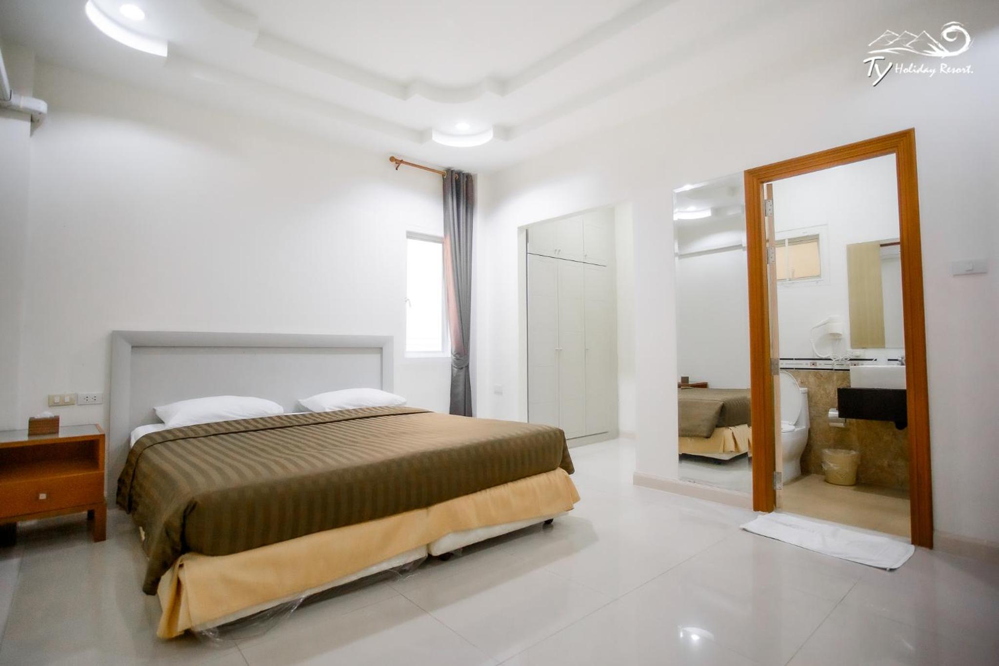 Seven-Bedroom Villa with Private Pool  216 - Photo 9