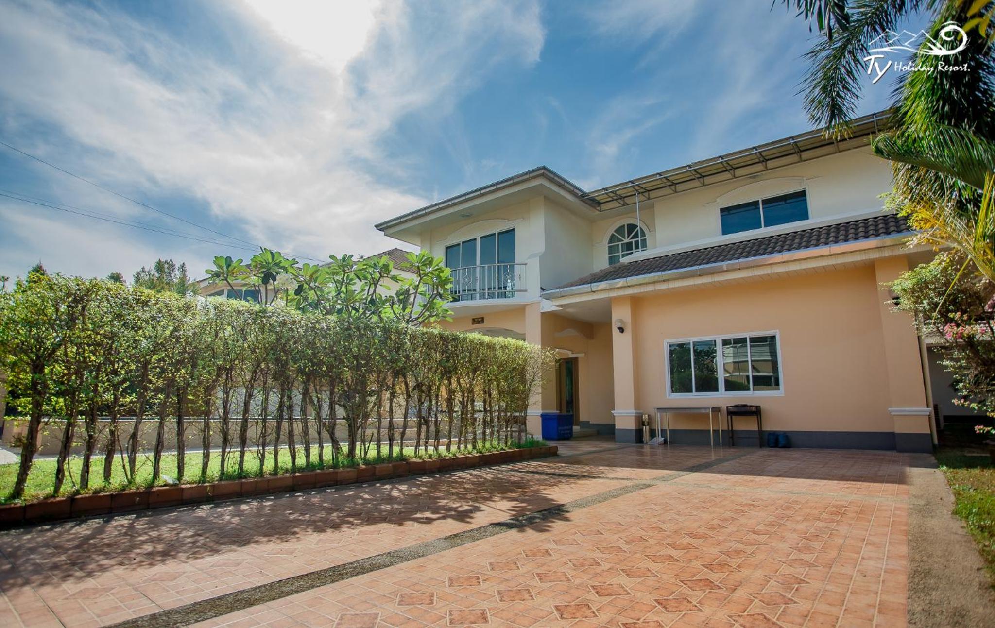 Seven-Bedroom Villa with Private Pool  216 - Photo 16