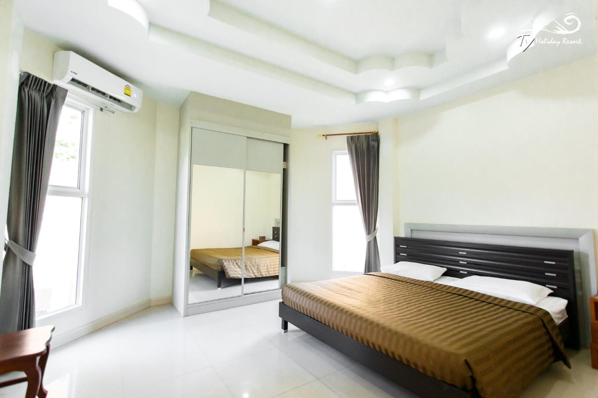 Seven-Bedroom Villa with Private Pool 233	 - Photo 8