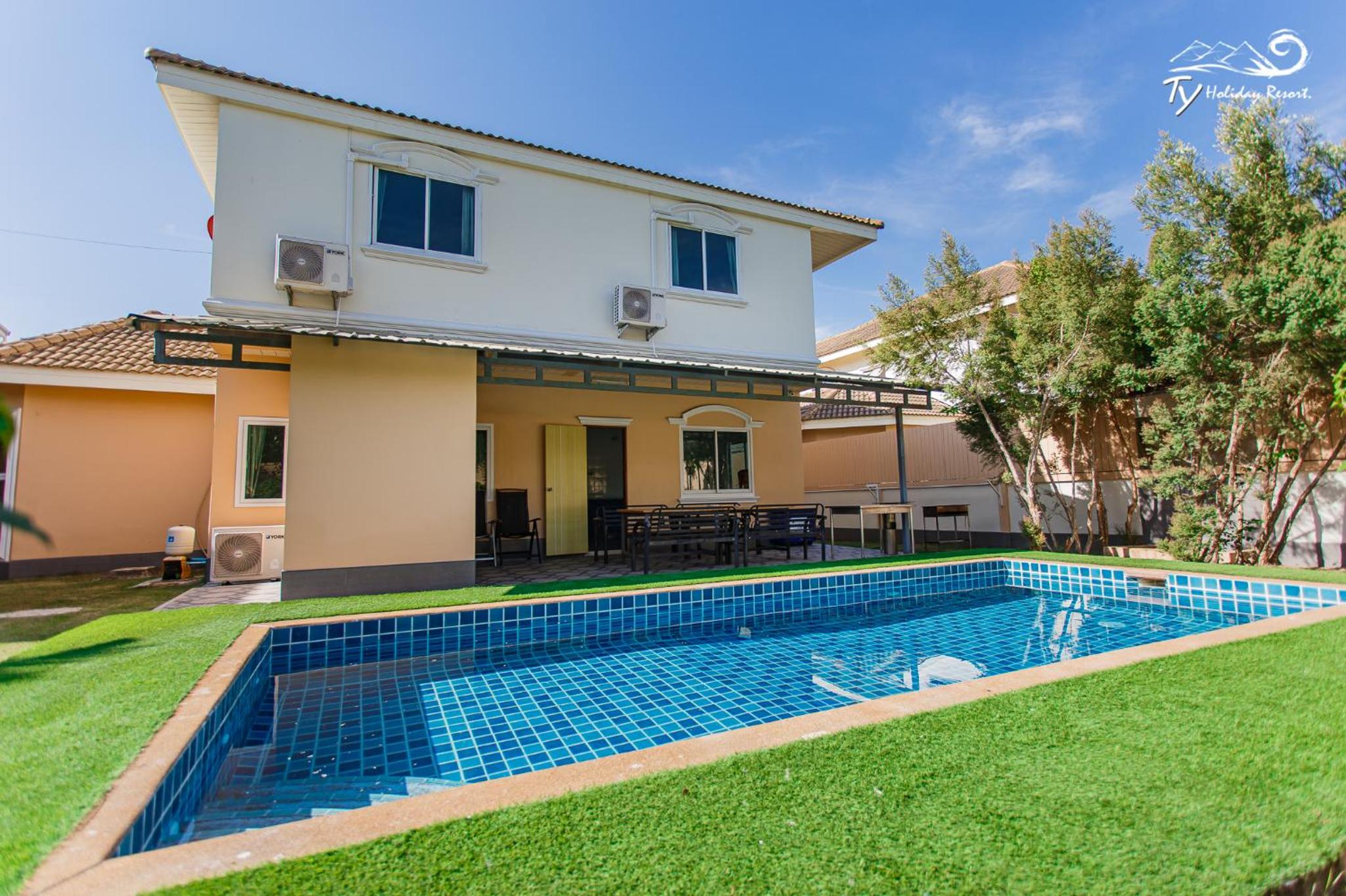 Seven-Bedroom Villa with Private Pool 233	 - Photo 2