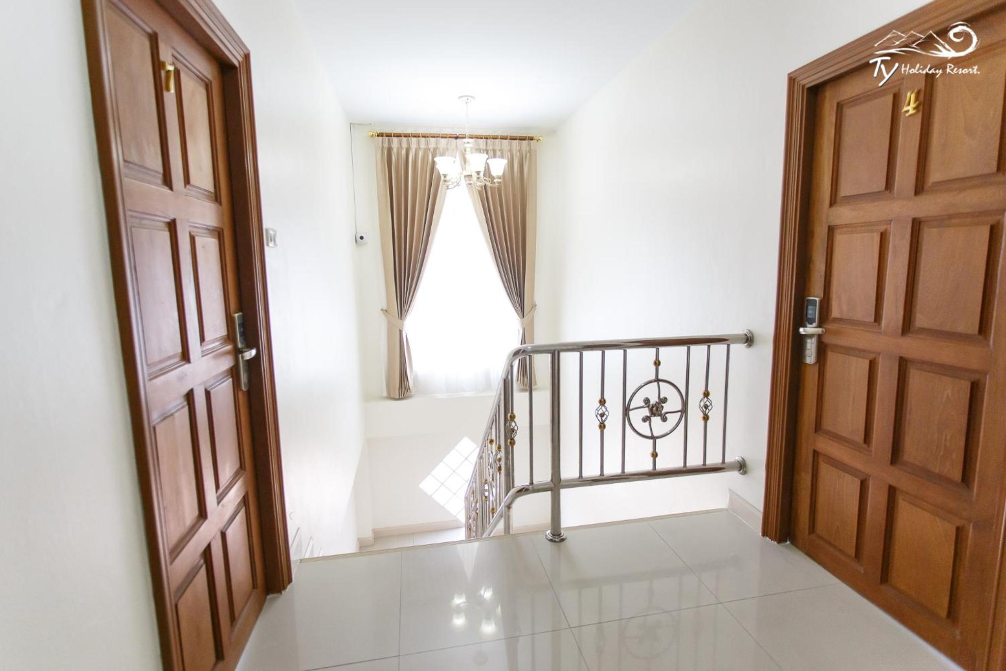 Seven-Bedroom Villa with Private Pool  235 - Photo 3