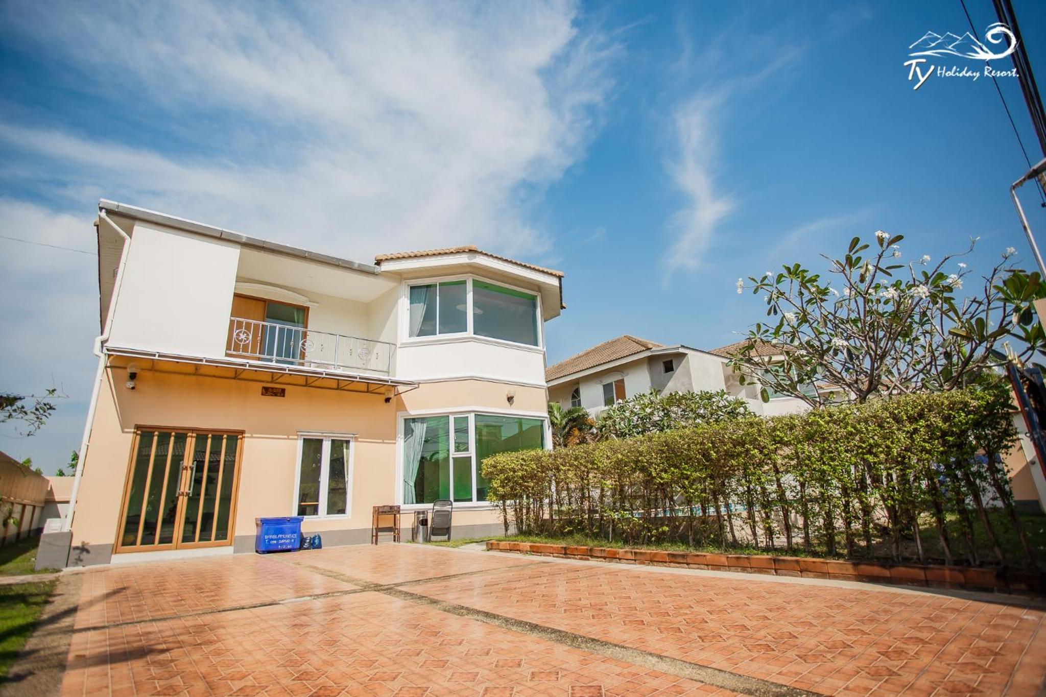Seven-Bedroom Villa with Private Pool  235 - Photo 9