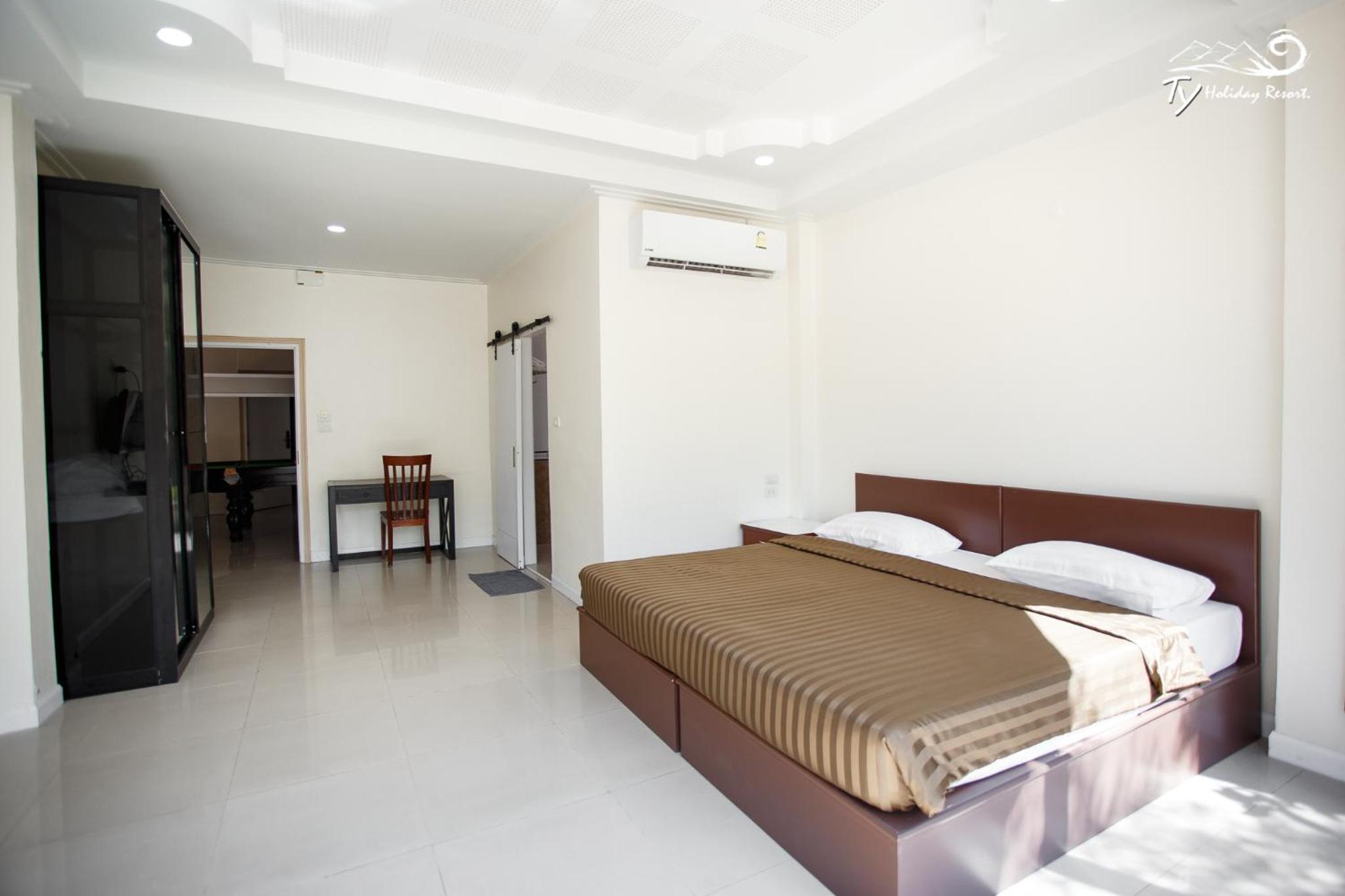 Seven-Bedroom Villa with Private Pool 231 - Photo 10