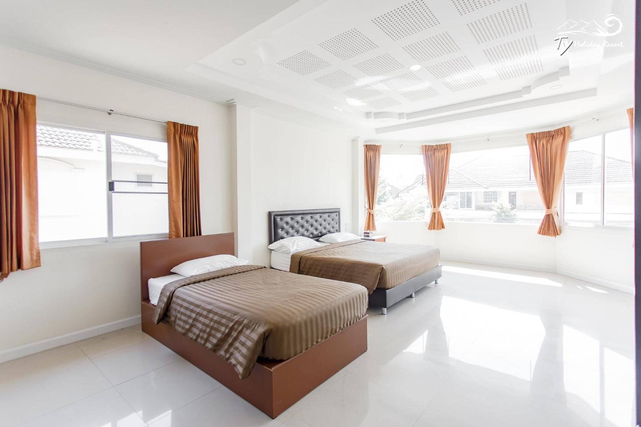 Seven-Bedroom Villa with Private Pool 231 - Photo 11
