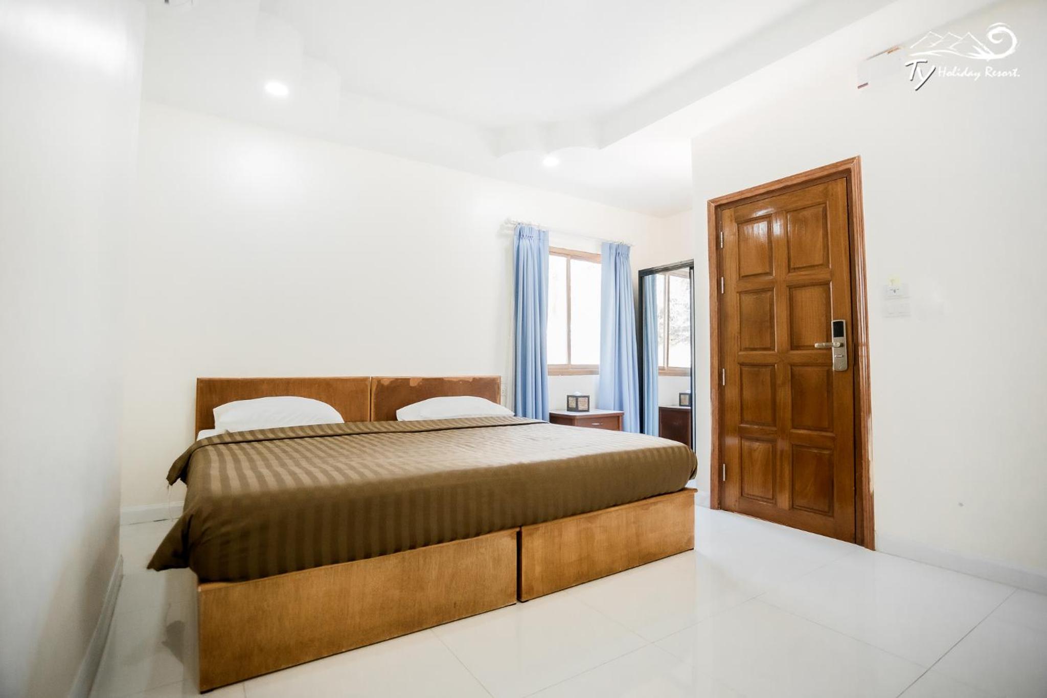 Eight-Bedroom Villa with Private Pool 220 - Photo 14