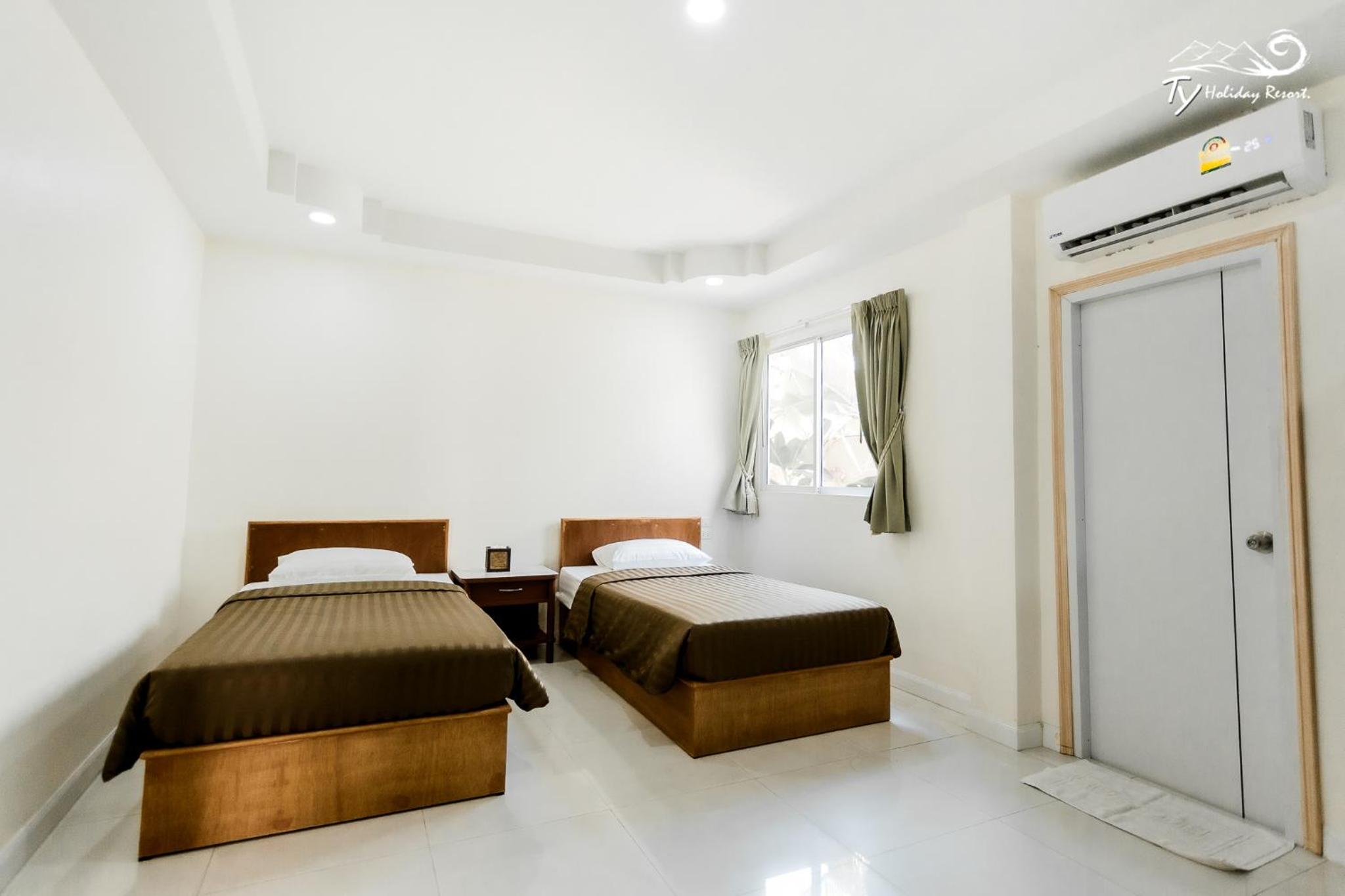 Eight-Bedroom Villa with Private Pool 220 - Photo 1