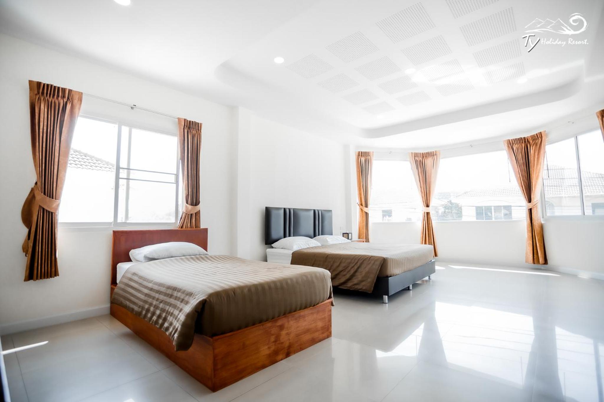 Six-Bedroom Villa with Private Pool 241 - Photo 8