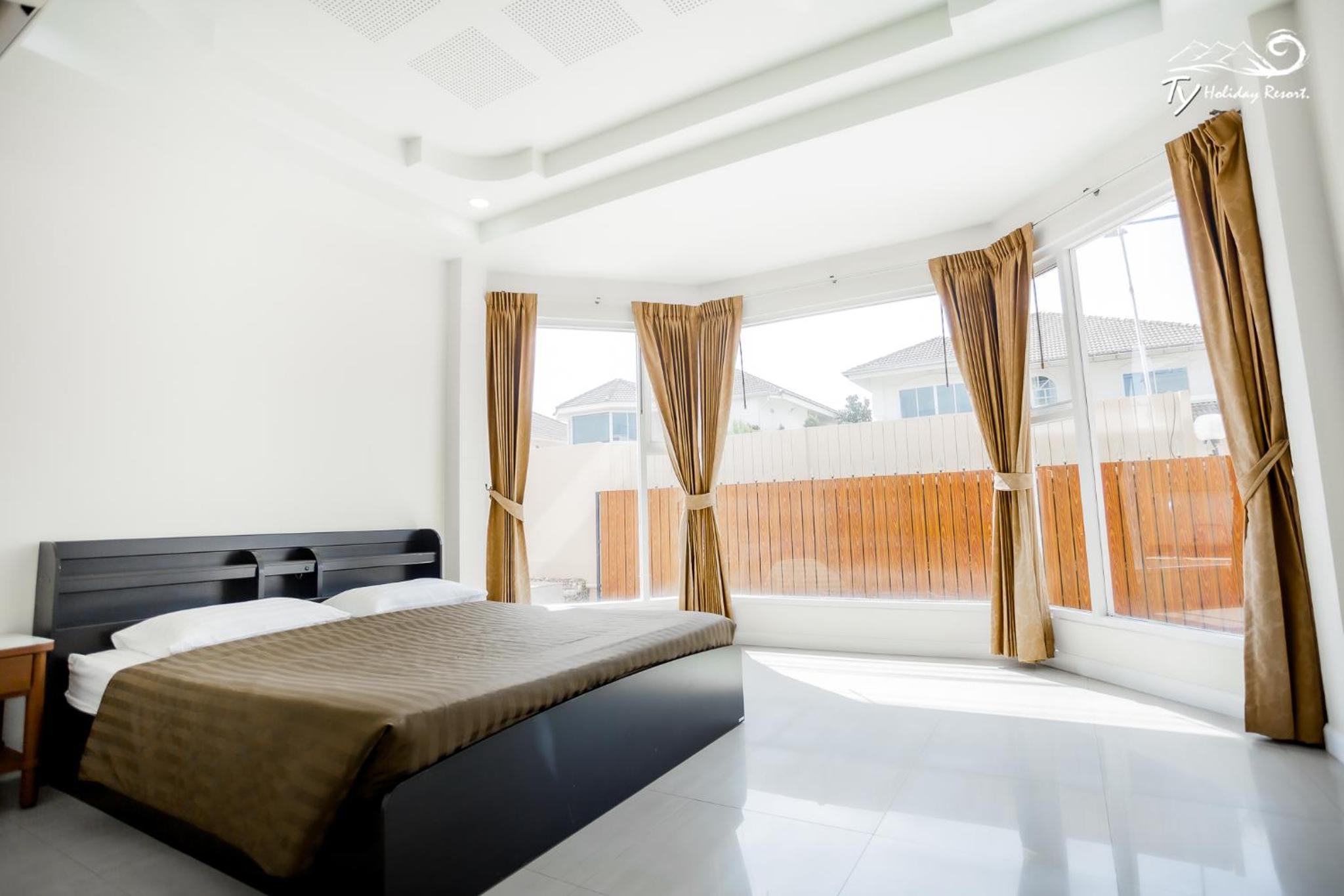 Six-Bedroom Villa with Private Pool 241 - Photo 17