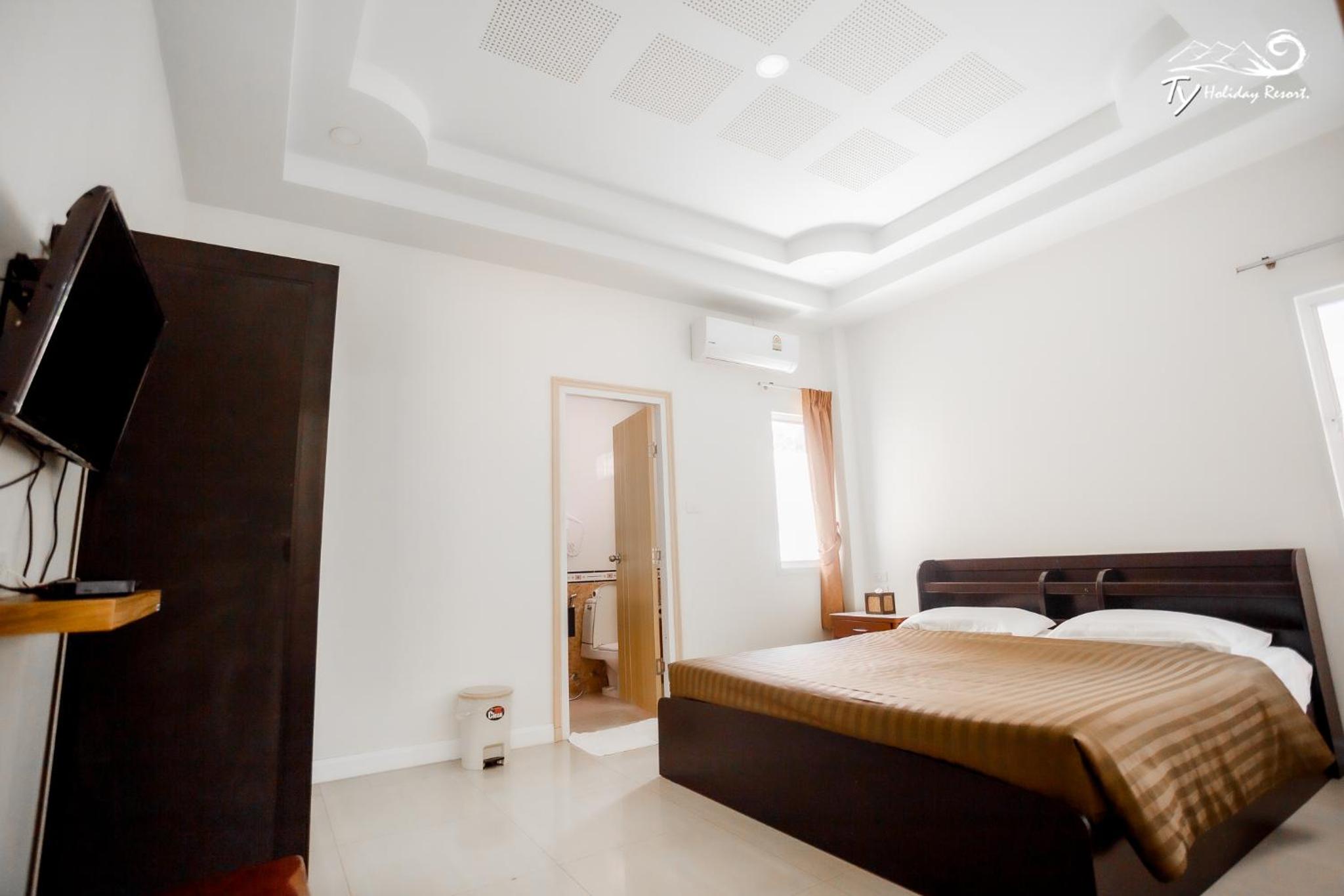 Six-Bedroom Villa with Private Pool 241 - Photo 6