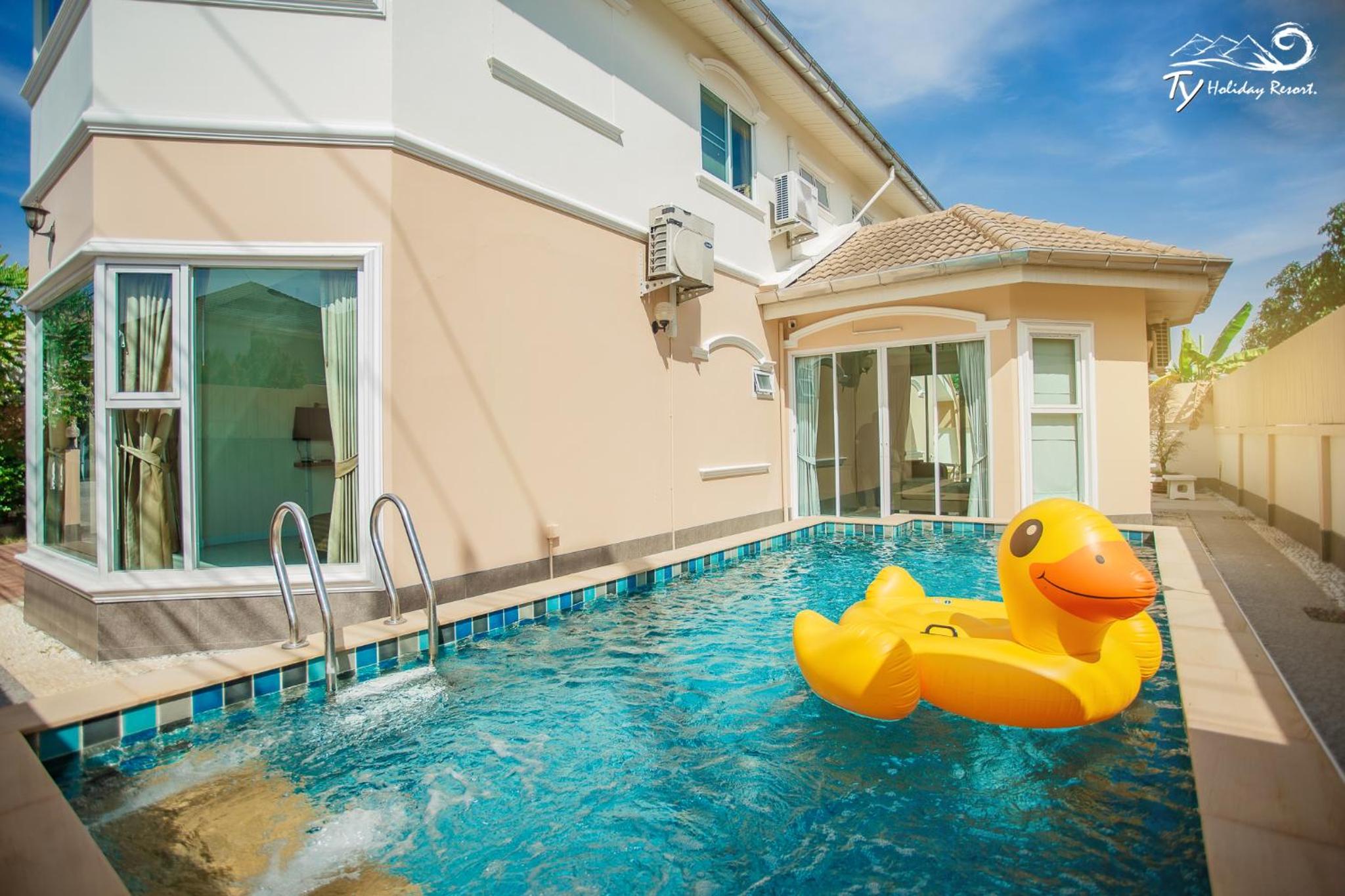 Six-Bedroom Villa with Private Pool 241 - Photo 3