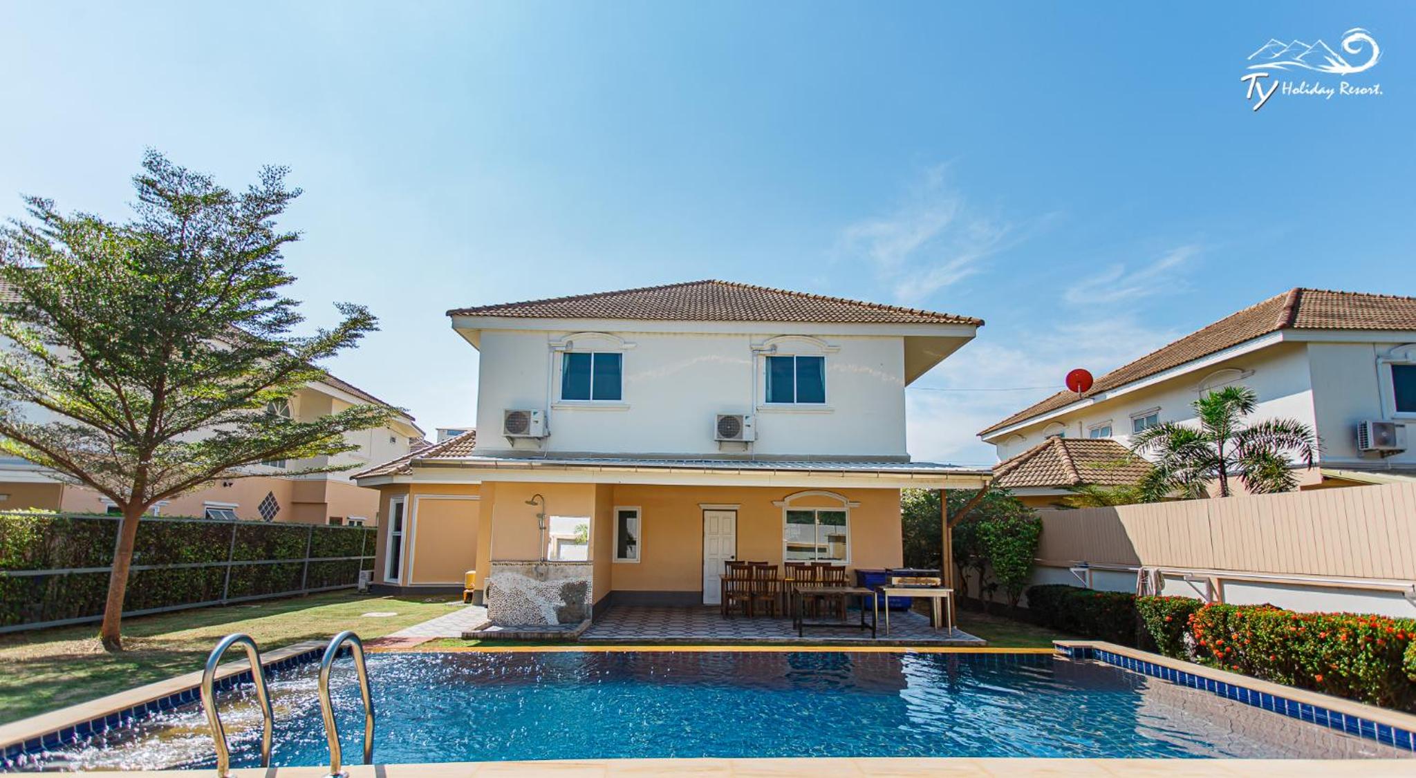 Seven-Bedroom Villa with Private Pool 232 - Photo 5