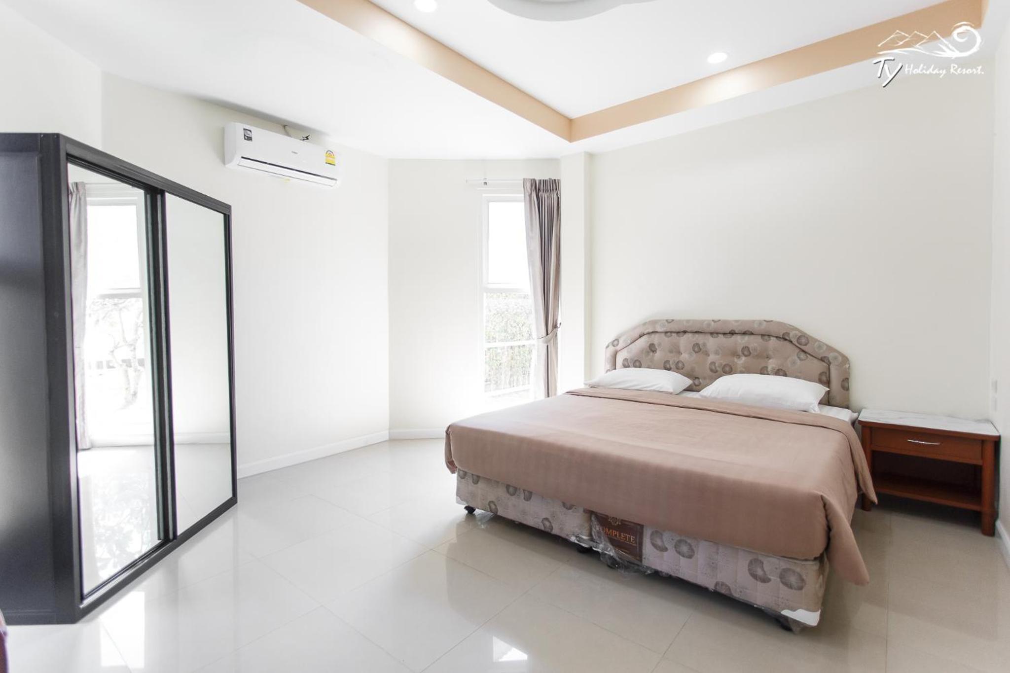 Seven-Bedroom Villa with Private Pool 232 - Photo 8