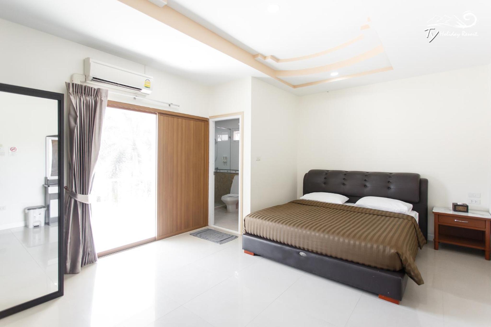 Seven-Bedroom Villa with Private Pool 232 - Photo 12