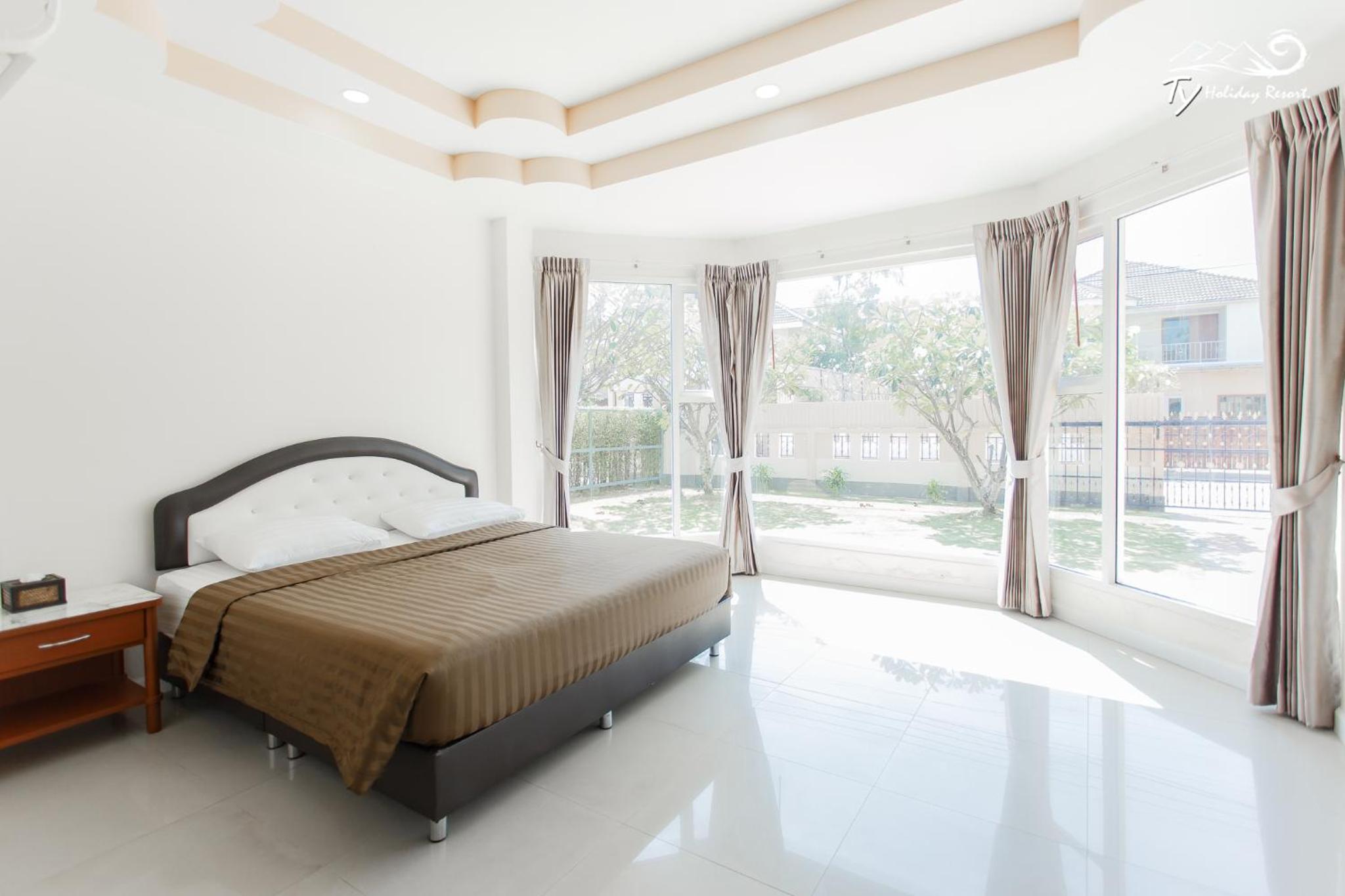 Seven-Bedroom Villa with Private Pool 232 - Photo 6