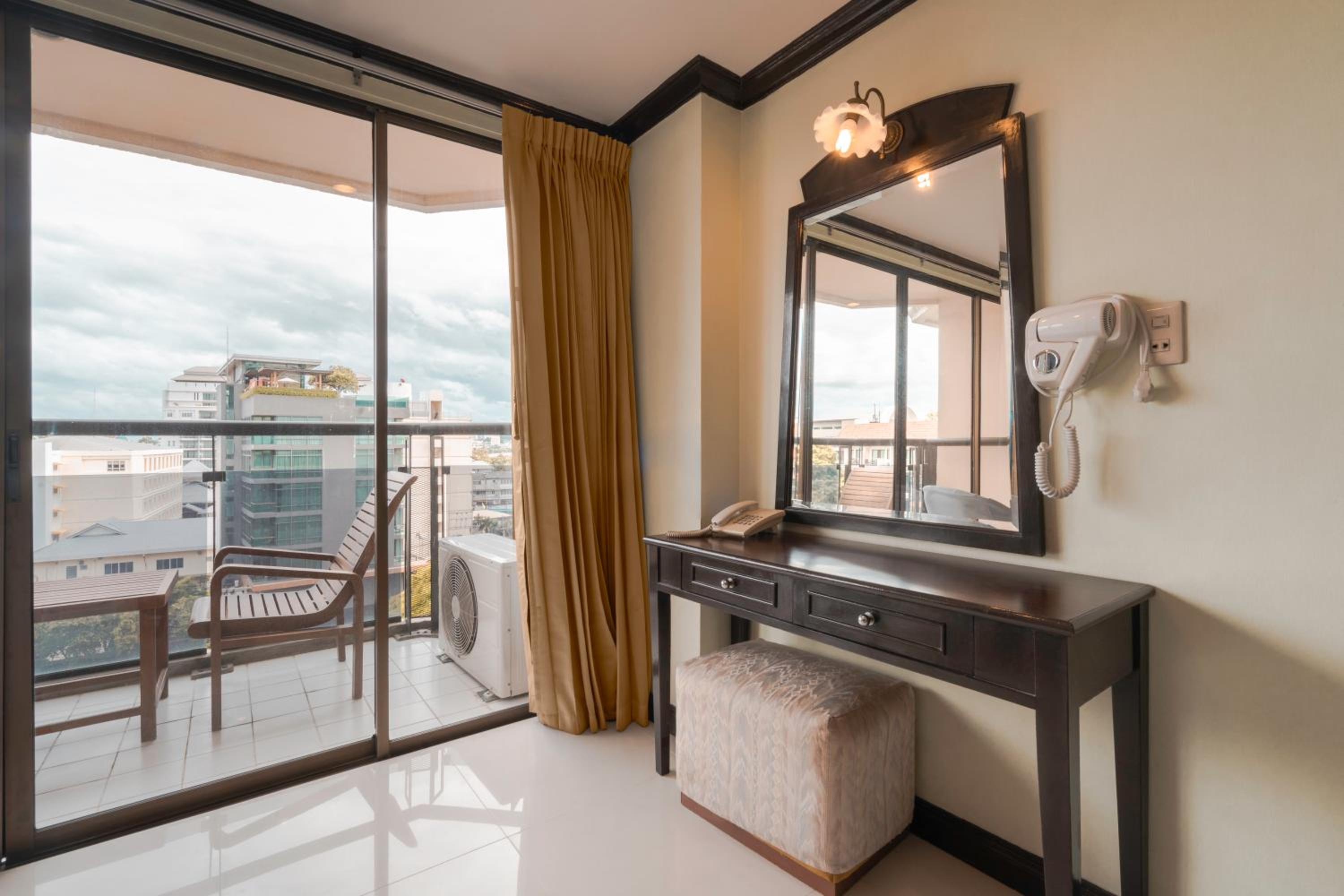 Standard Double or Twin Room - Photo 6