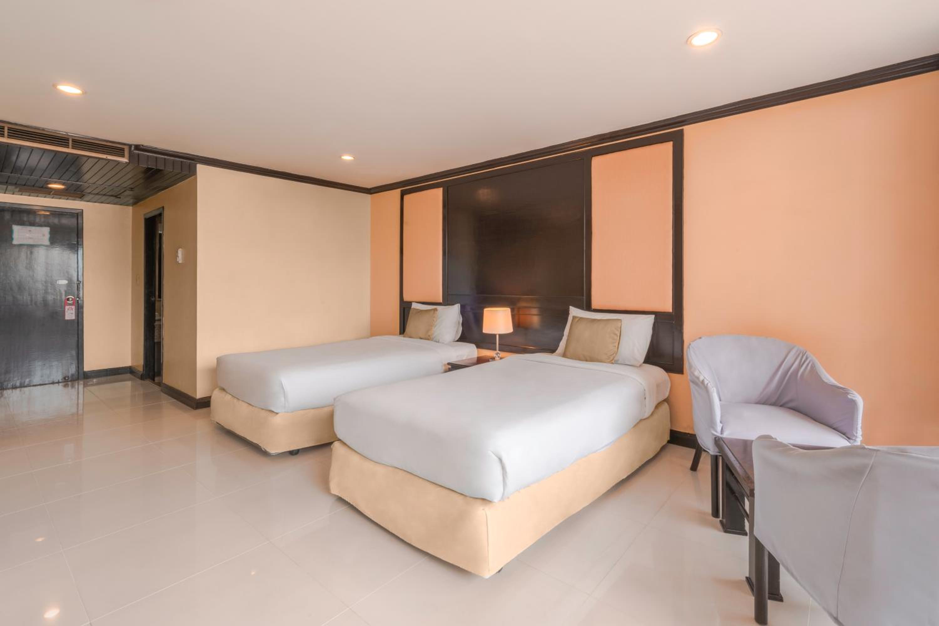 Standard Double or Twin Room - Photo 9