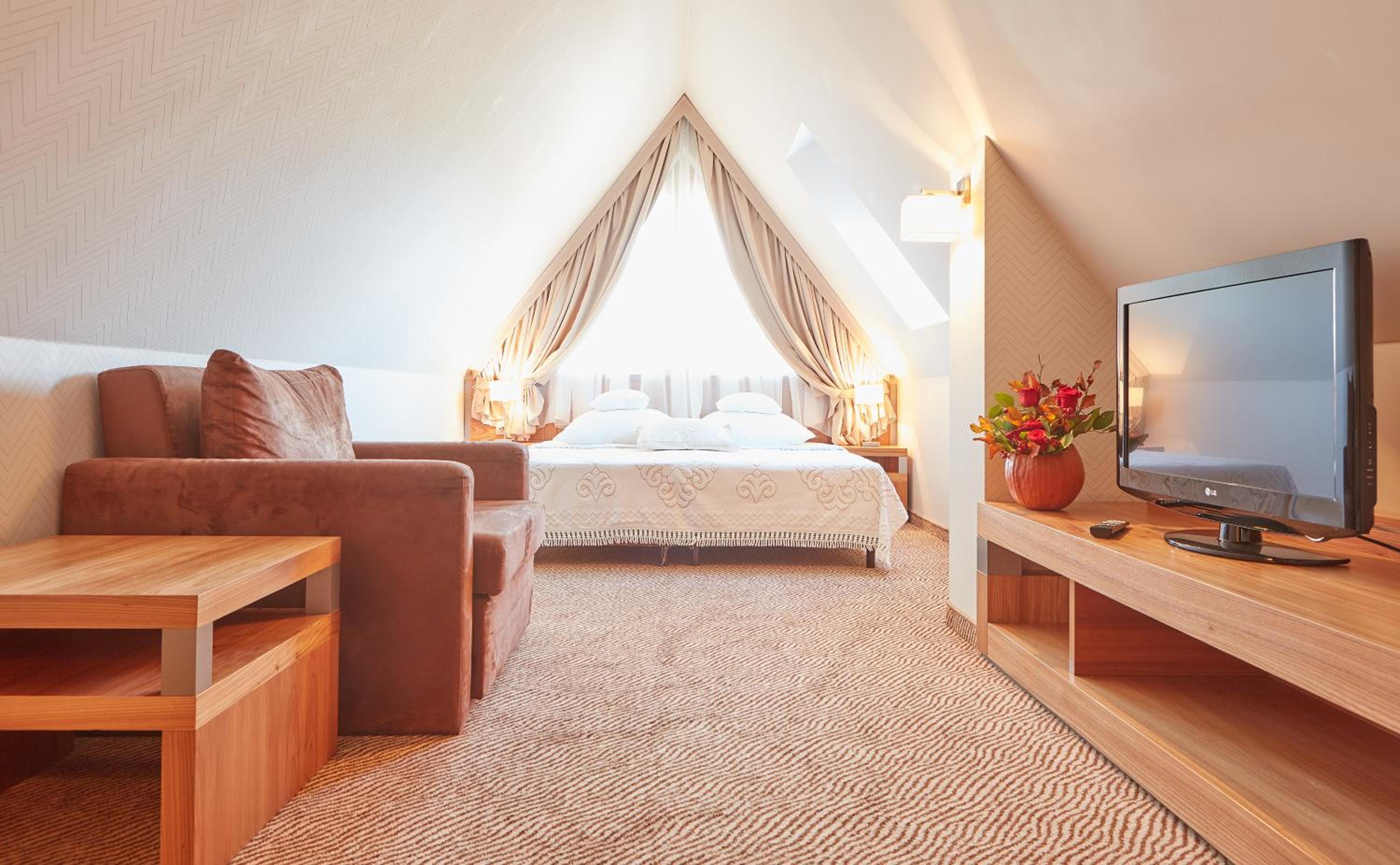 Double Room with Mountain View - Photo 3