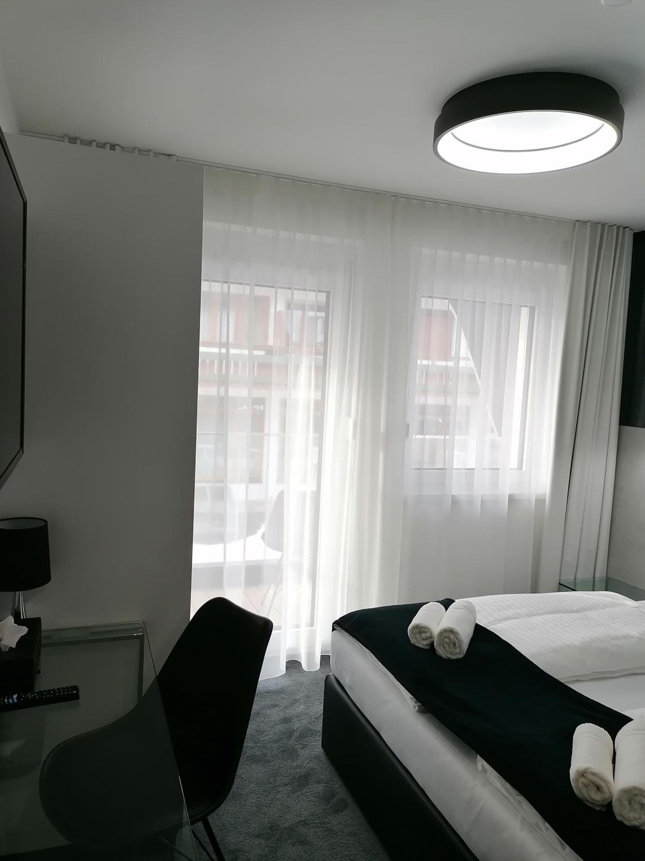 Budget Double Room - Small photo 1