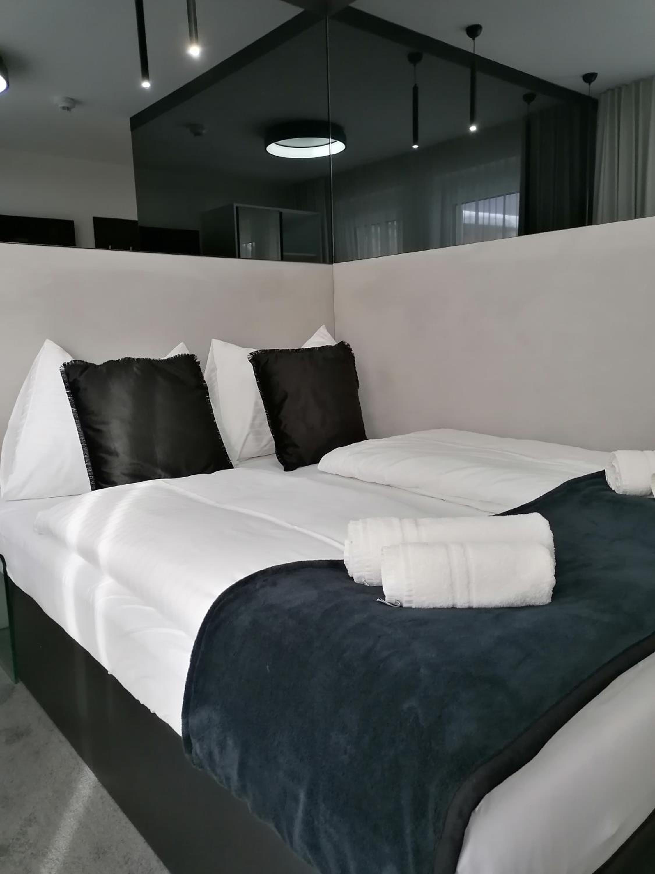 Budget Double Room - Small photo 3