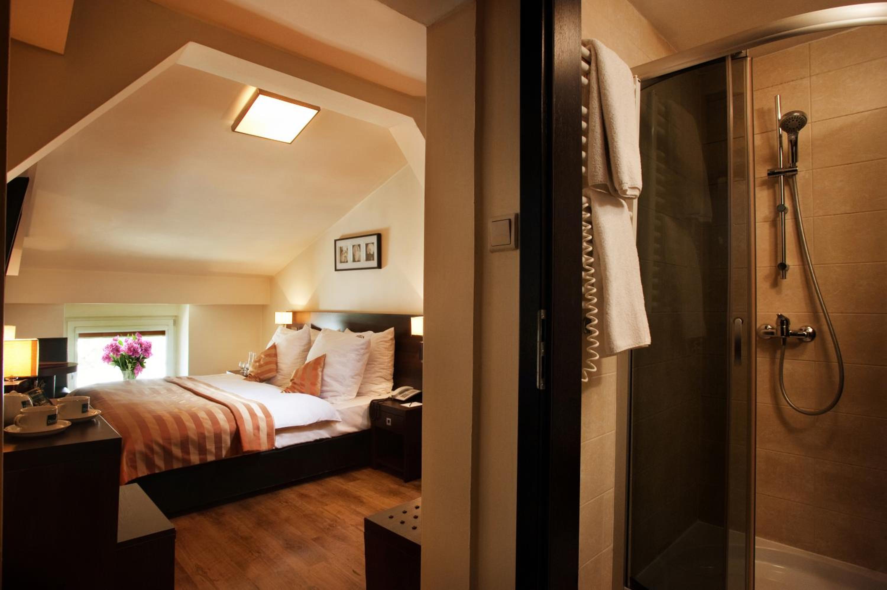 Double or Twin Room - Photo 8