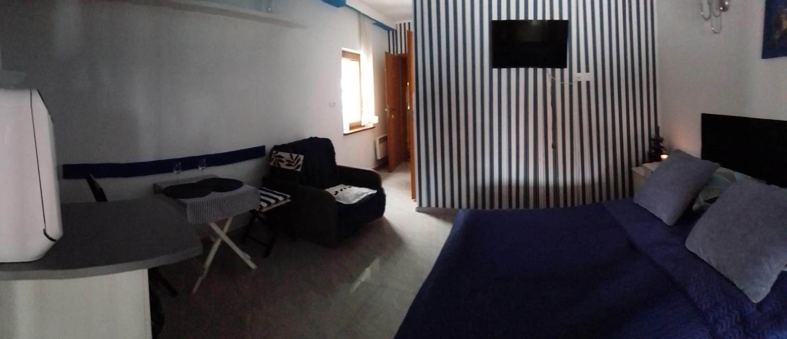 Small Studio photo 2