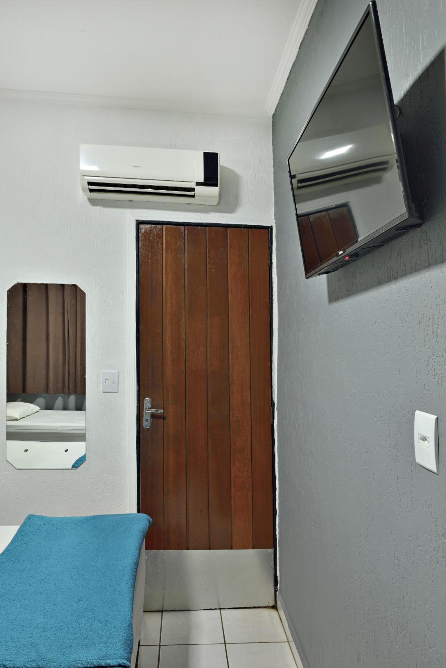Single Room with Private Bathroom photo 3