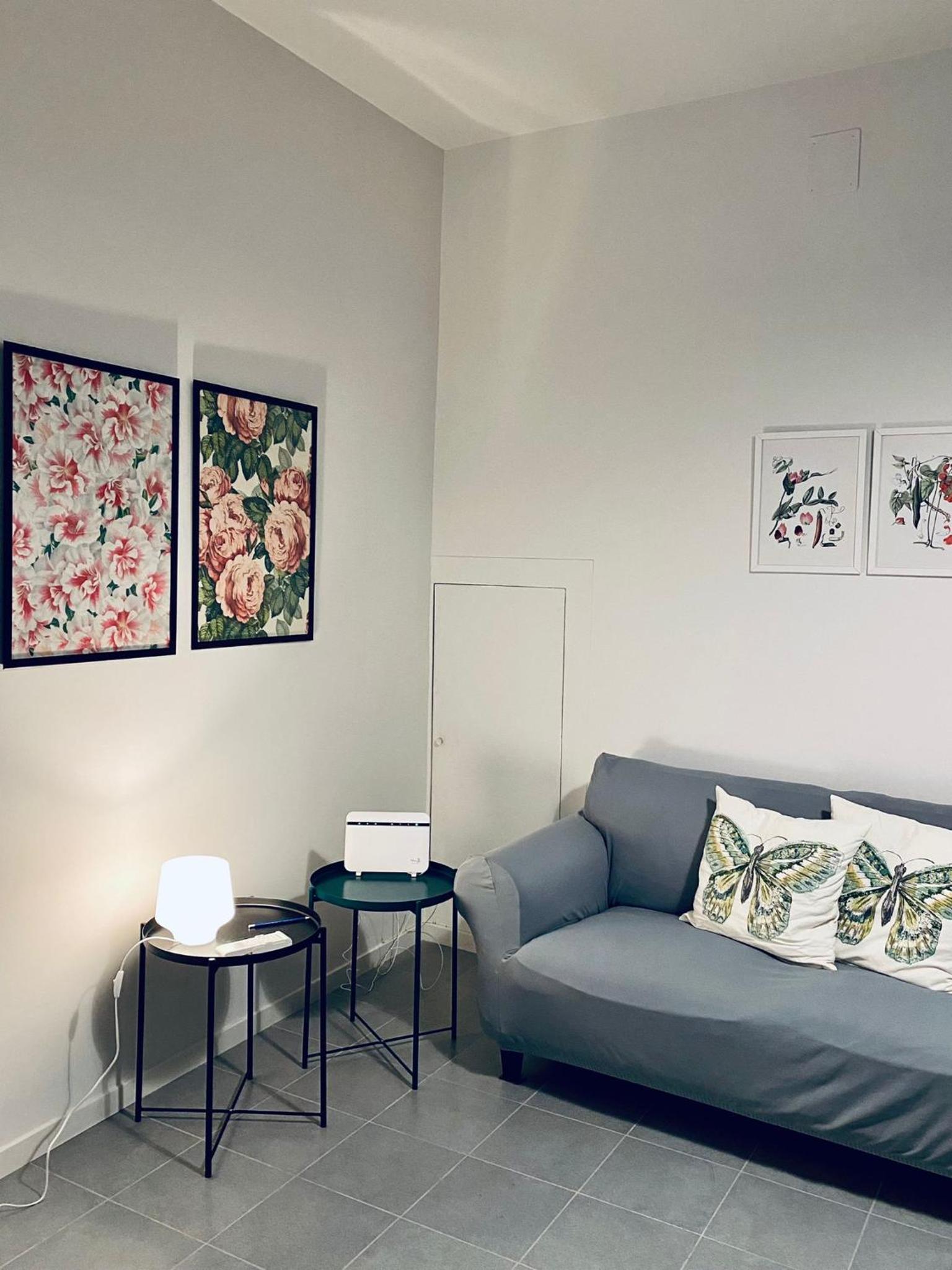 One-Bedroom Apartment - Photo 1