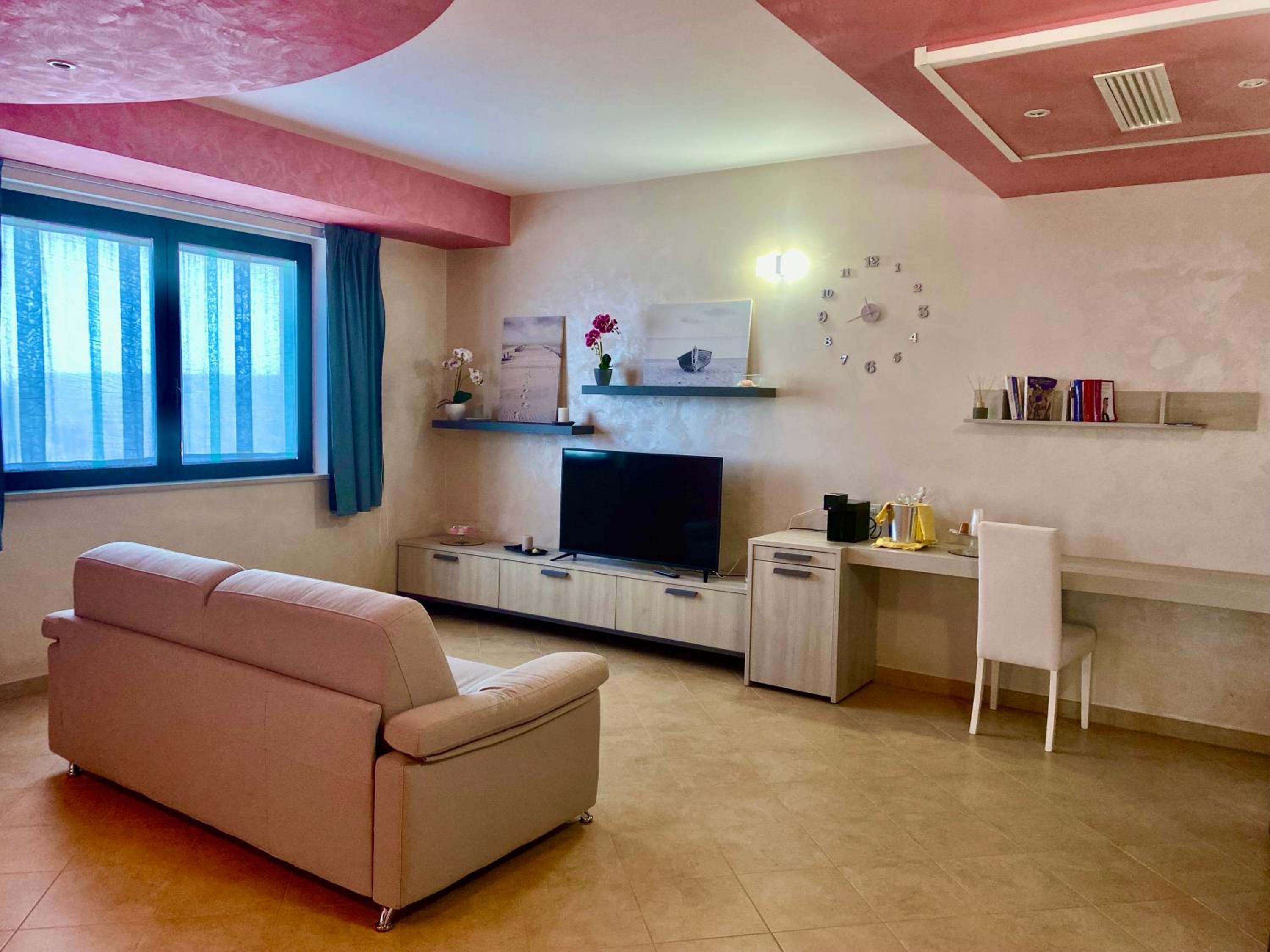 Deluxe Junior Suite photo 3
