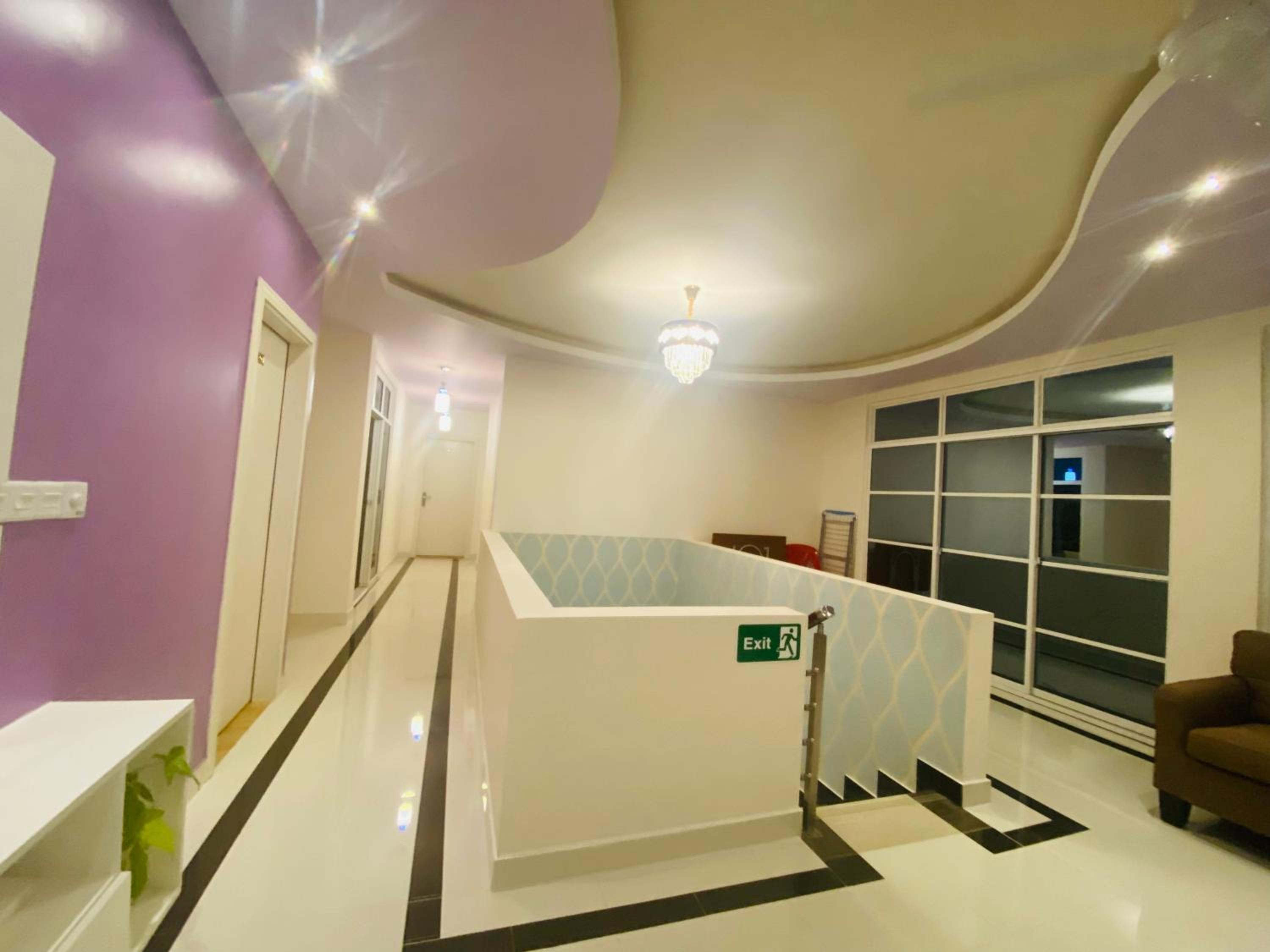 Family Room with Private Bathroom - Photo 2
