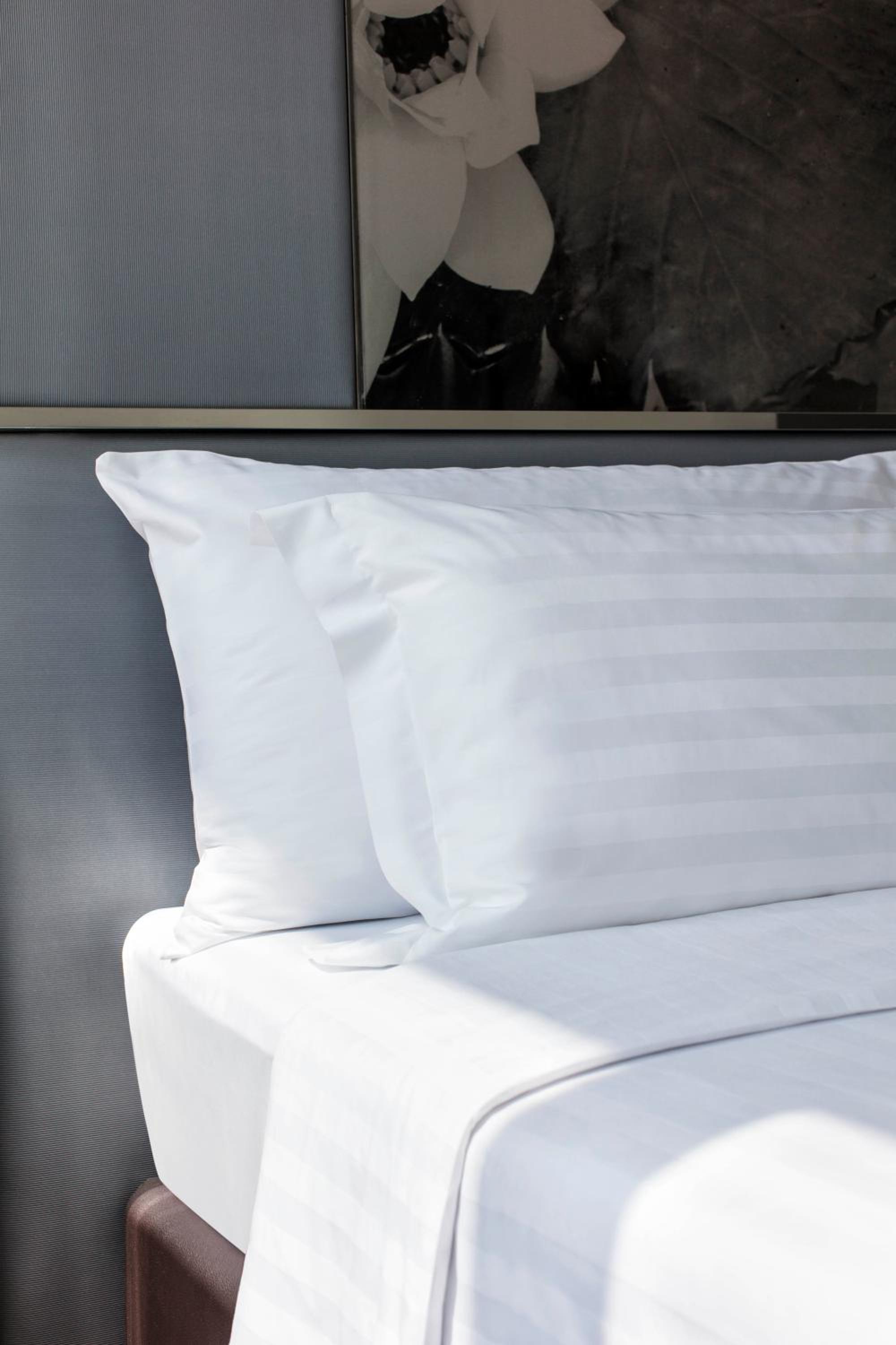 One-Bedroom Suite (4 Adults) thumbnail 5