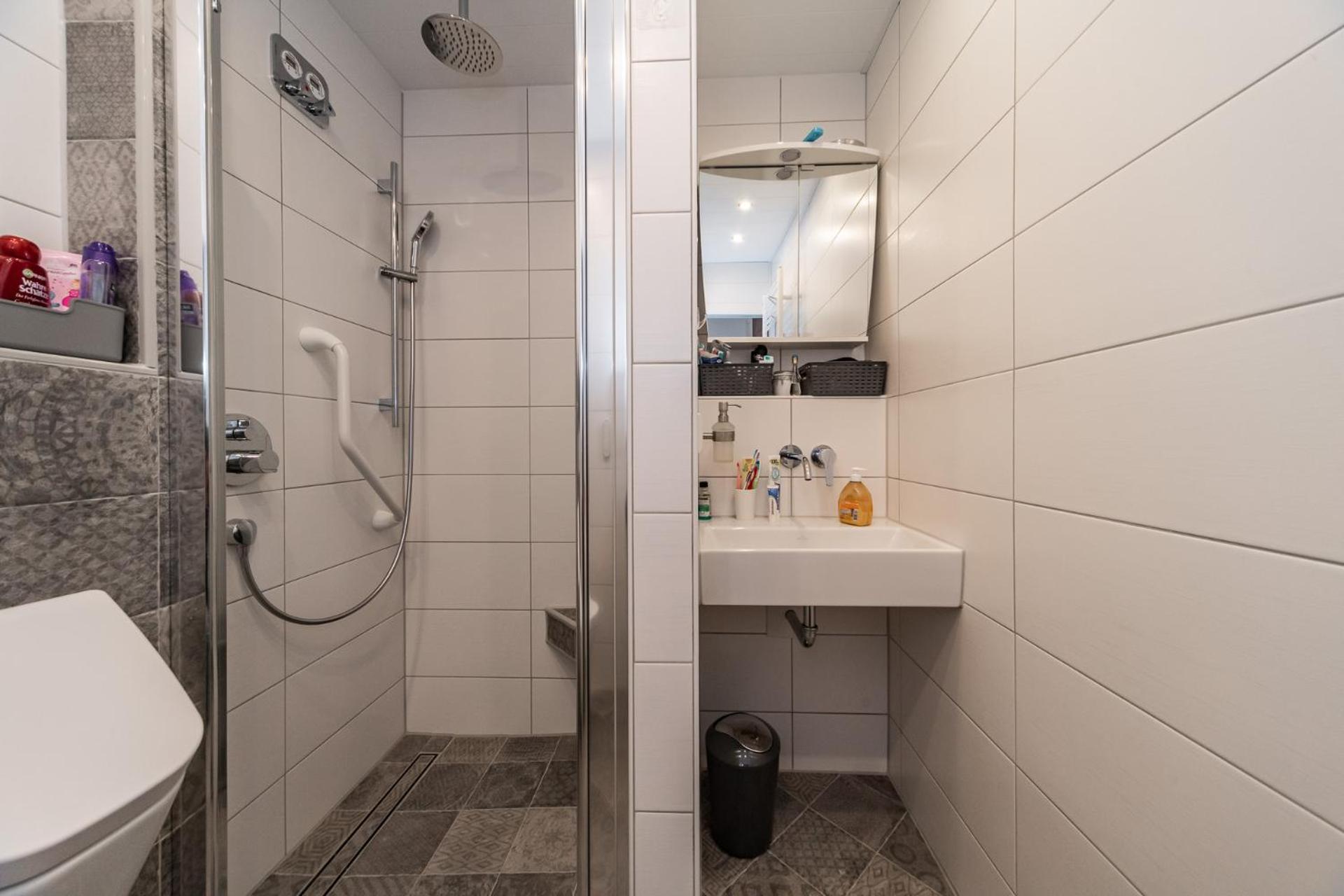 One-Bedroom Apartment - Photo 6