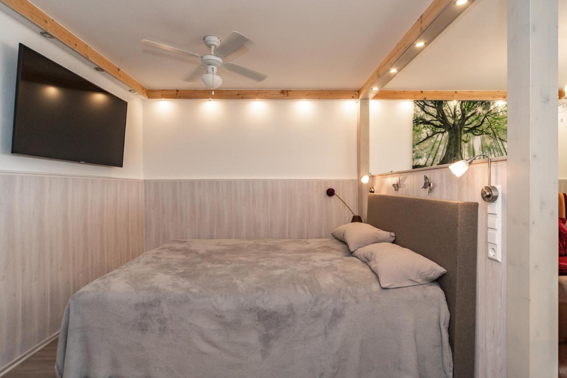 One-Bedroom Apartment - Photo 12