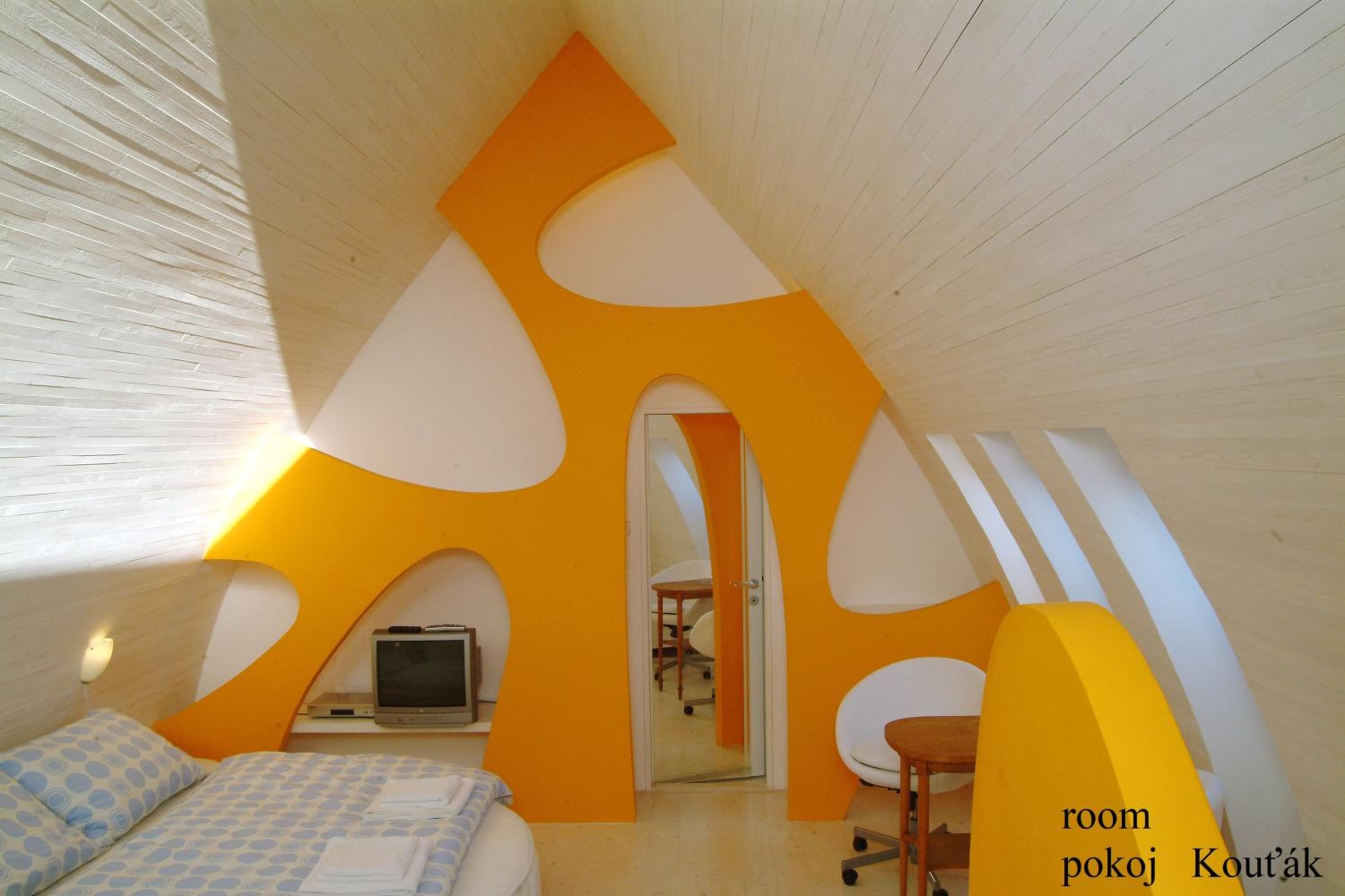 Double or Twin Room with Extra Bed - Photo 10