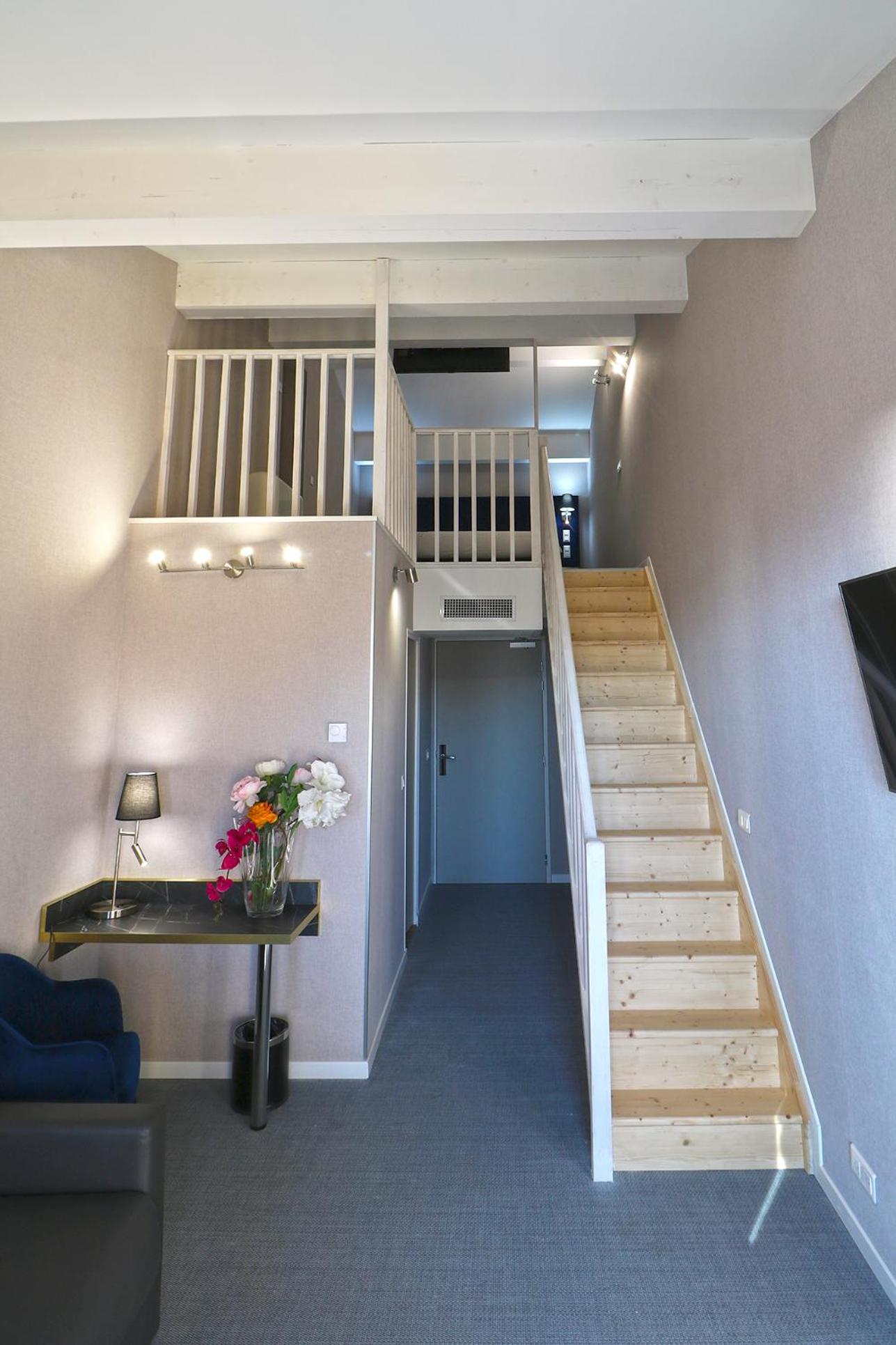 Duplex Suite - Photo 2