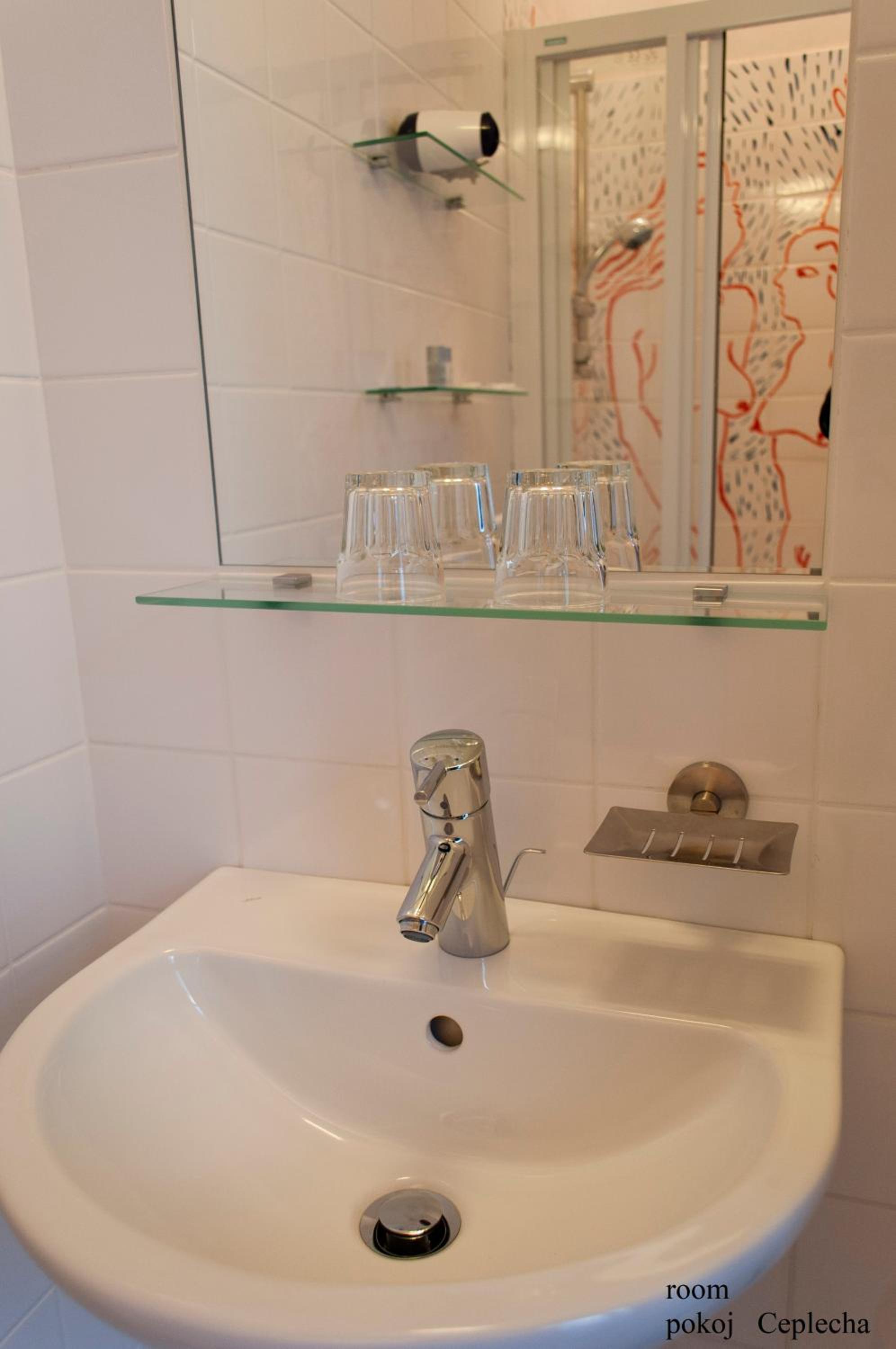 Deluxe Double Room with Extra Bed - Photo 8