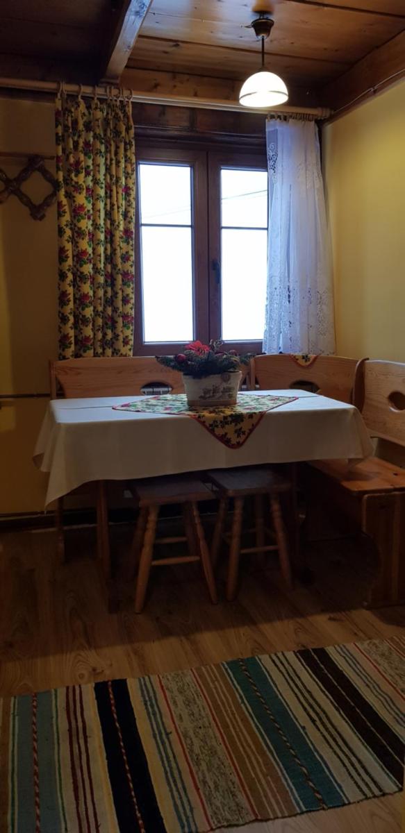 Family Room with Mountain View photo 1