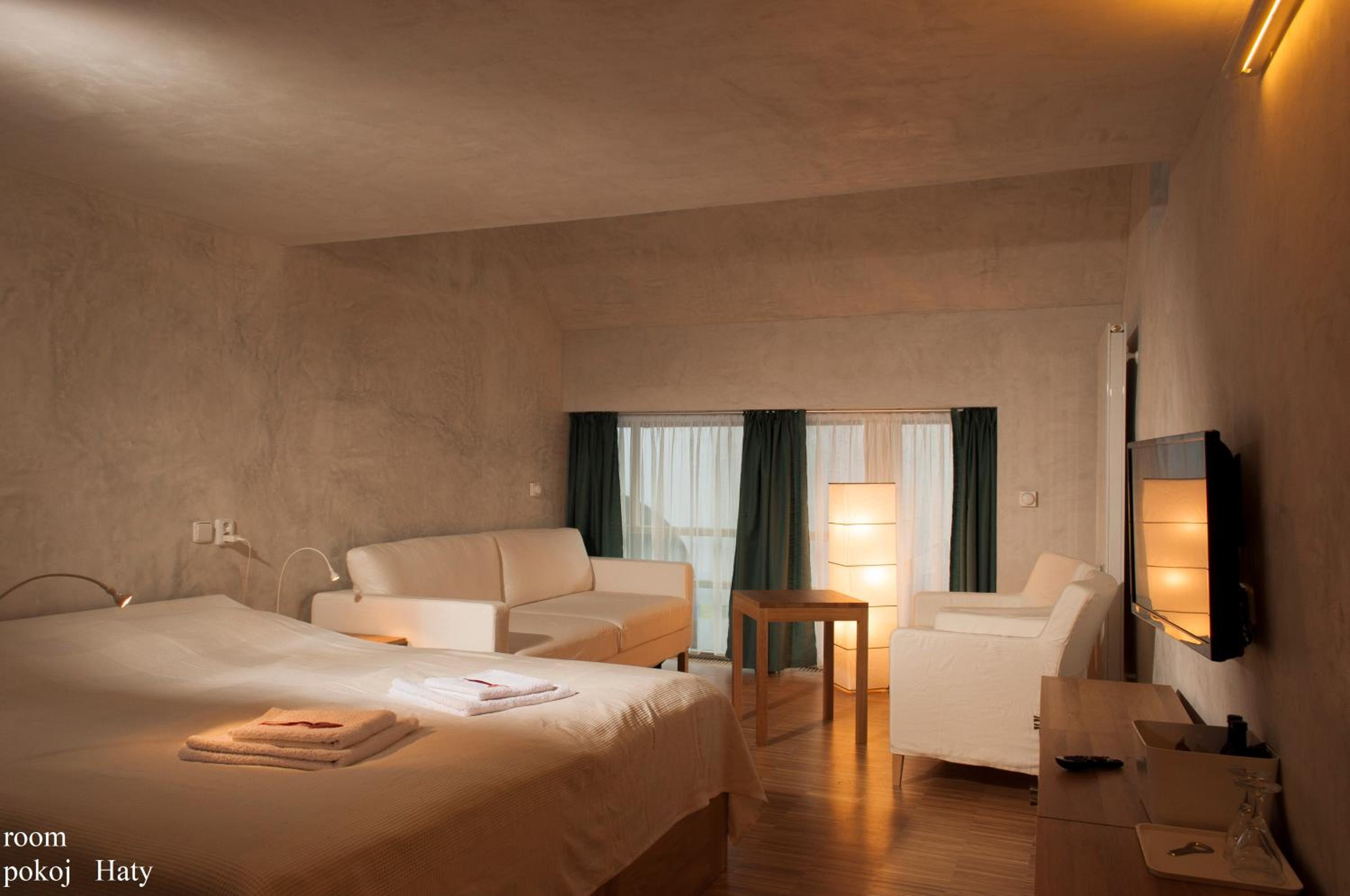 Deluxe Double Room with Bath - Photo 1